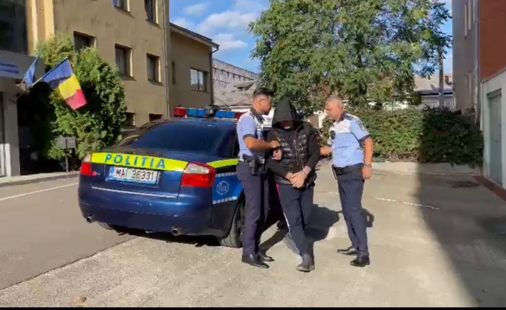 Un bărbat de 45 de ani, reţinut sub suspiciunea comiterii a trei infracţiuni la regimul circulaţiei rutiere