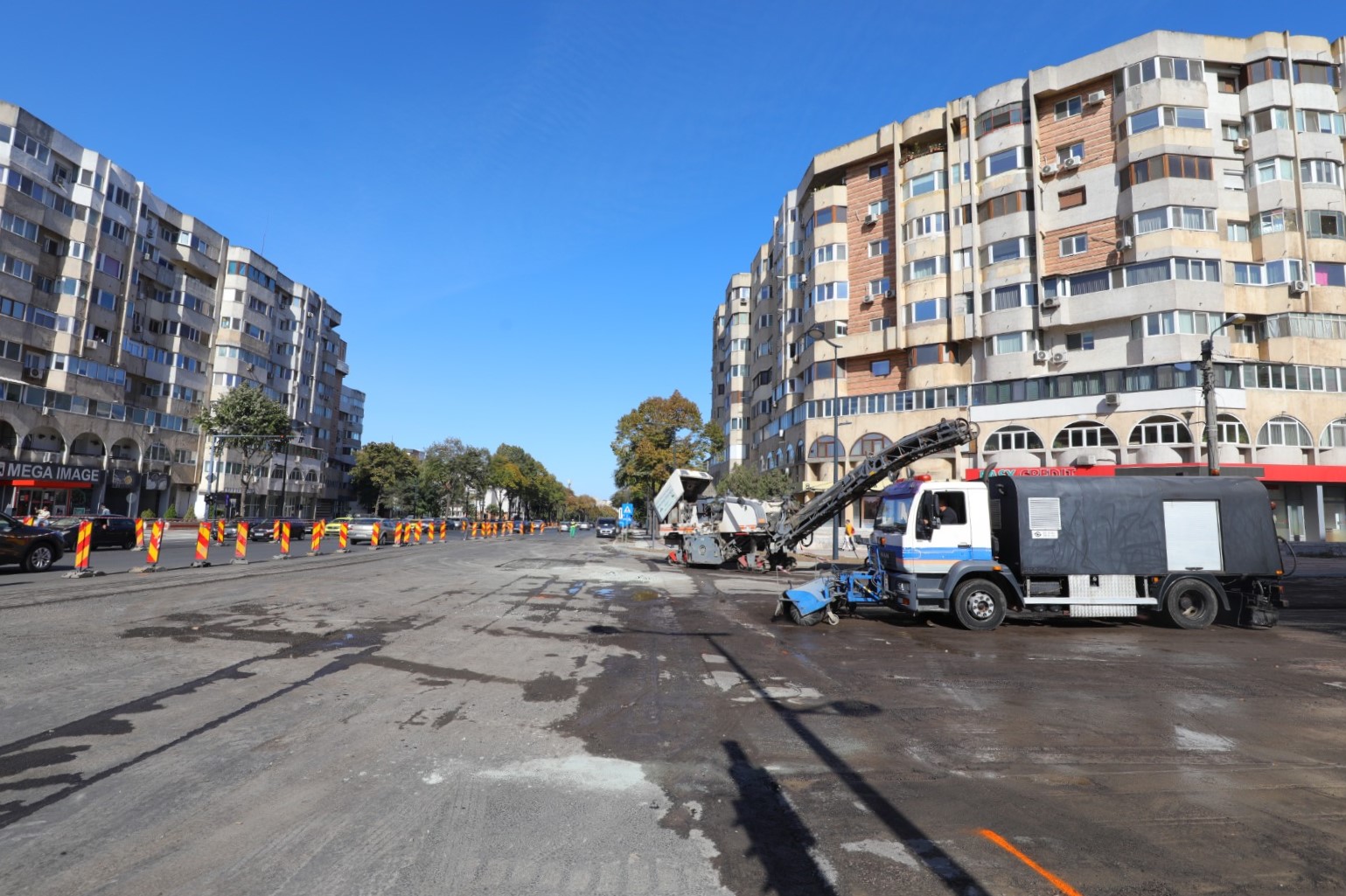 CONSTANȚA: Atenție, șoferi! Au fost impuse restricții, pentru asfaltarea intersecției de la Trocadero!
