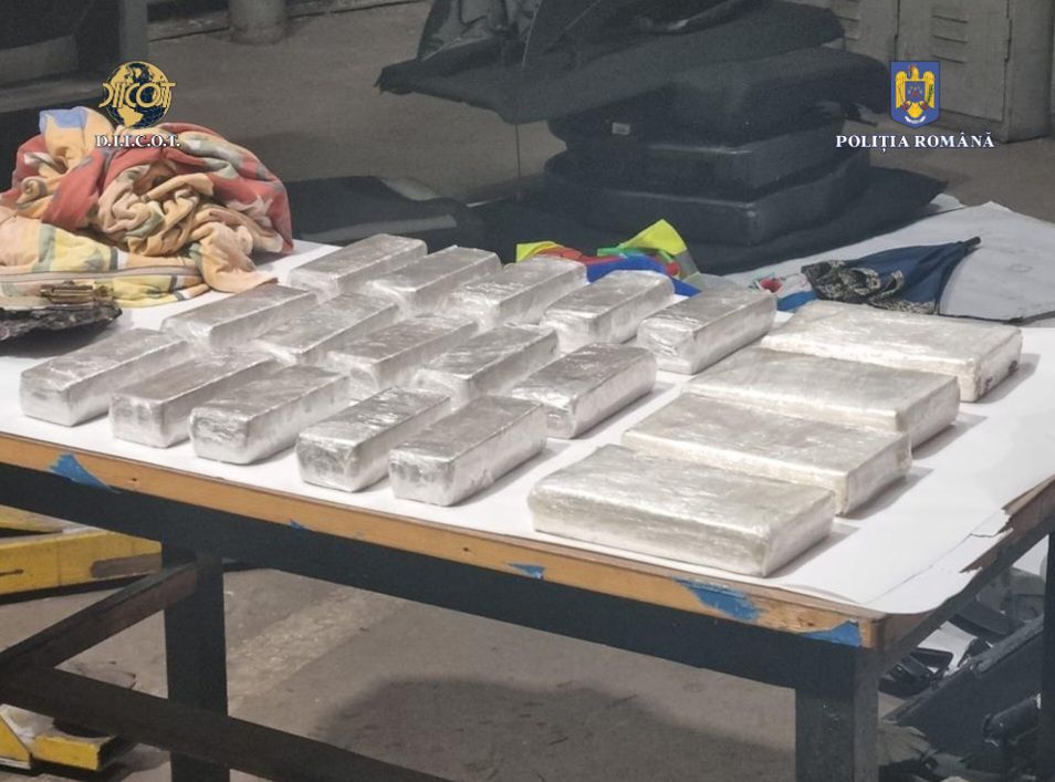 DIICOT: Peste 14 kilograme de heroină și cocaină, capturate. Membrii rețelei internaționale de traficanți au fost arestați