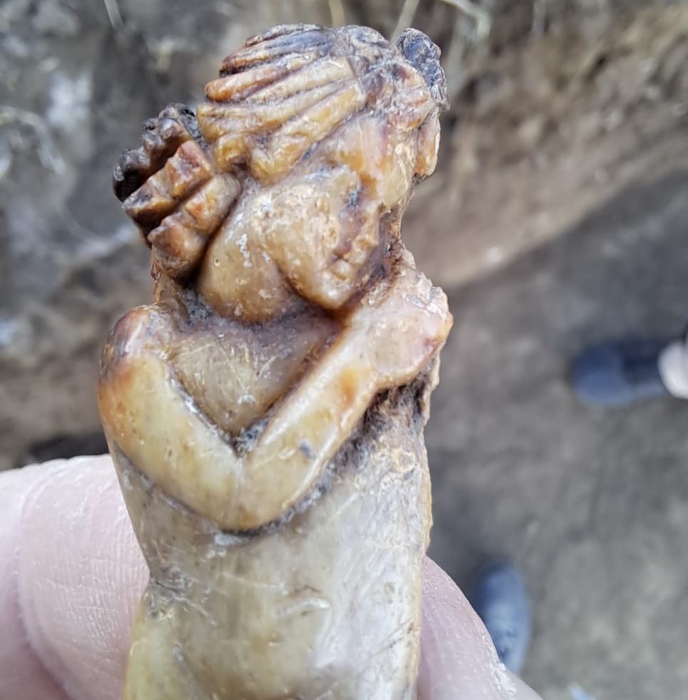 FOTO | CONSTANȚA: Descoperire unică în situl Palazu Mare. Arheolog Radu Petcu: ”Reprezentarea zeului Thanatos. Probabil cea mai frumoasă descoperire din punct de vedere artistic făcută anul acesta!”