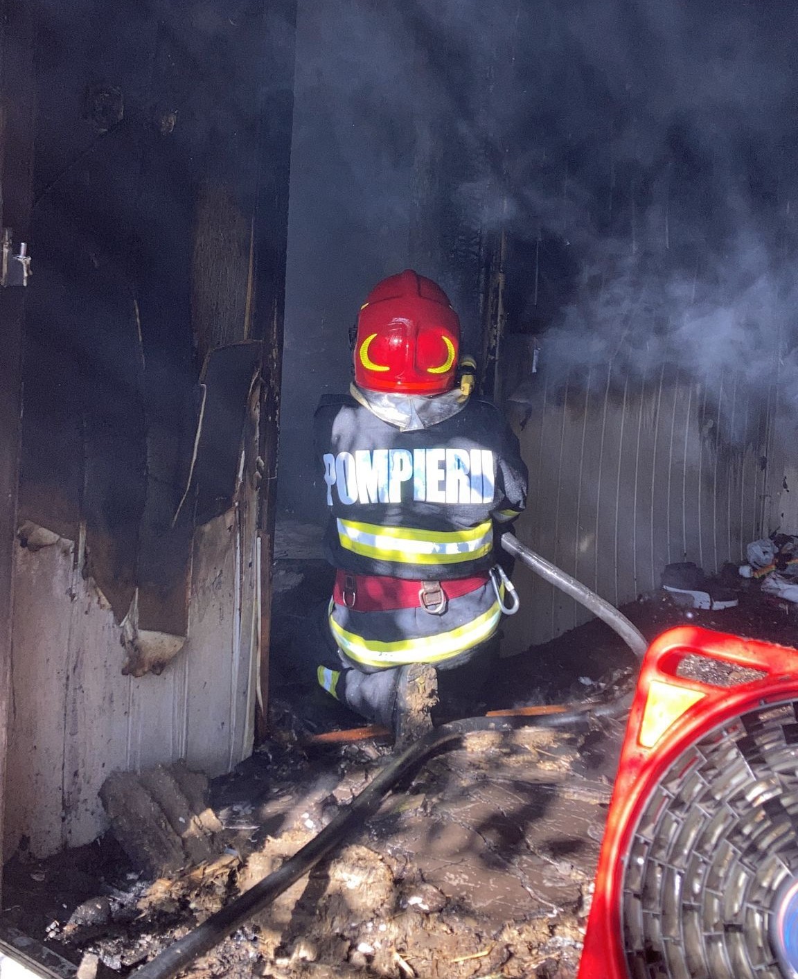 TULCEA: Incendiu violent, izbucnit la o casă din localitatea Smârdan