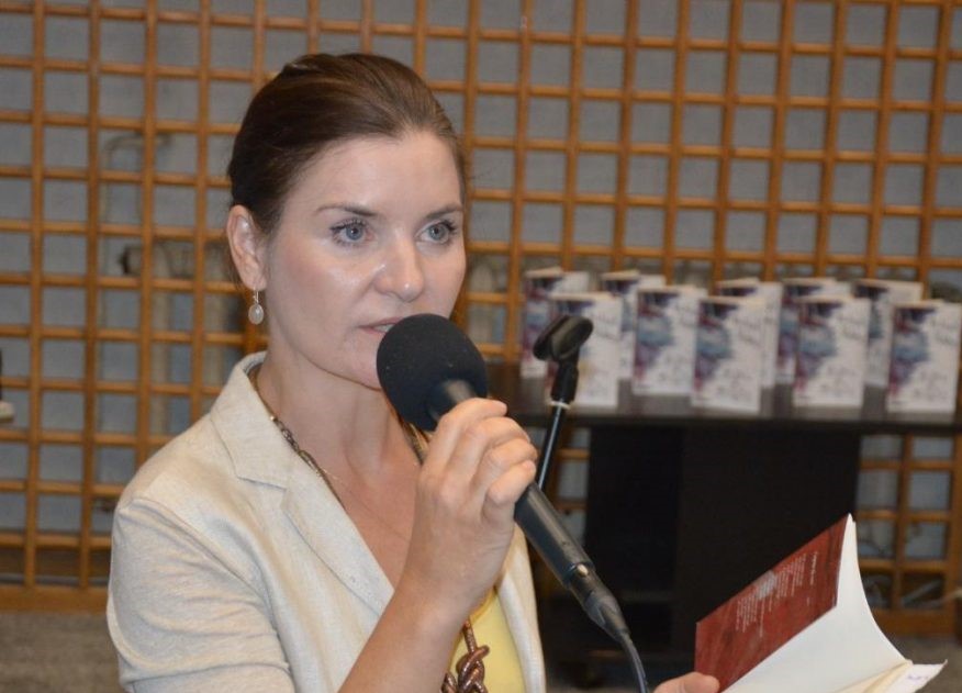 INTERVIU | Iulia Mihalcea: ”Bric-à-Brac înseamnă o colecție de trăiri, de experiențe, pe care le-am transpus în poeme”