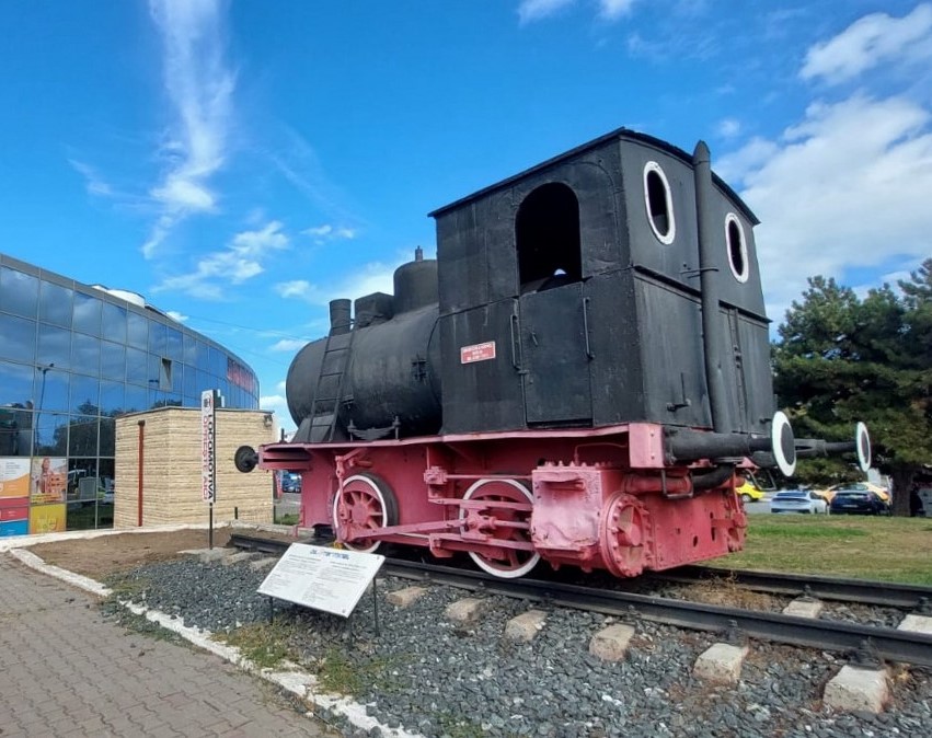 FOTO| Locomotivă cu abur, fabricată în 1911, expusă în Gara CONSTANȚA. Detaliile care o fac inedită!