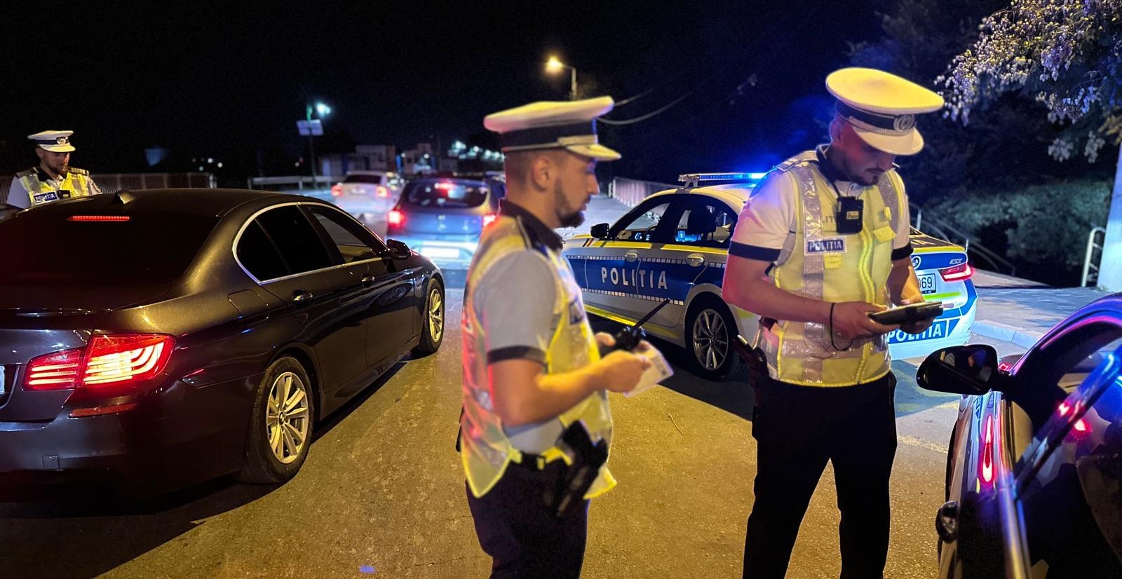 NEGRU VODĂ, TOPRAISAR: Razie a politiștilor, soldată cu zeci de amenzi și 4 dosare penale