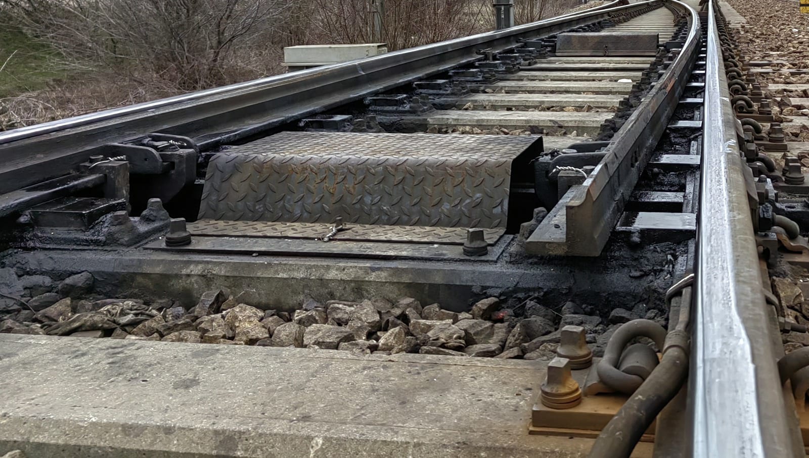 CONSTANȚA: Locomotiva unui tren cu zeci de vagoane încărcate cu sulf a luat foc