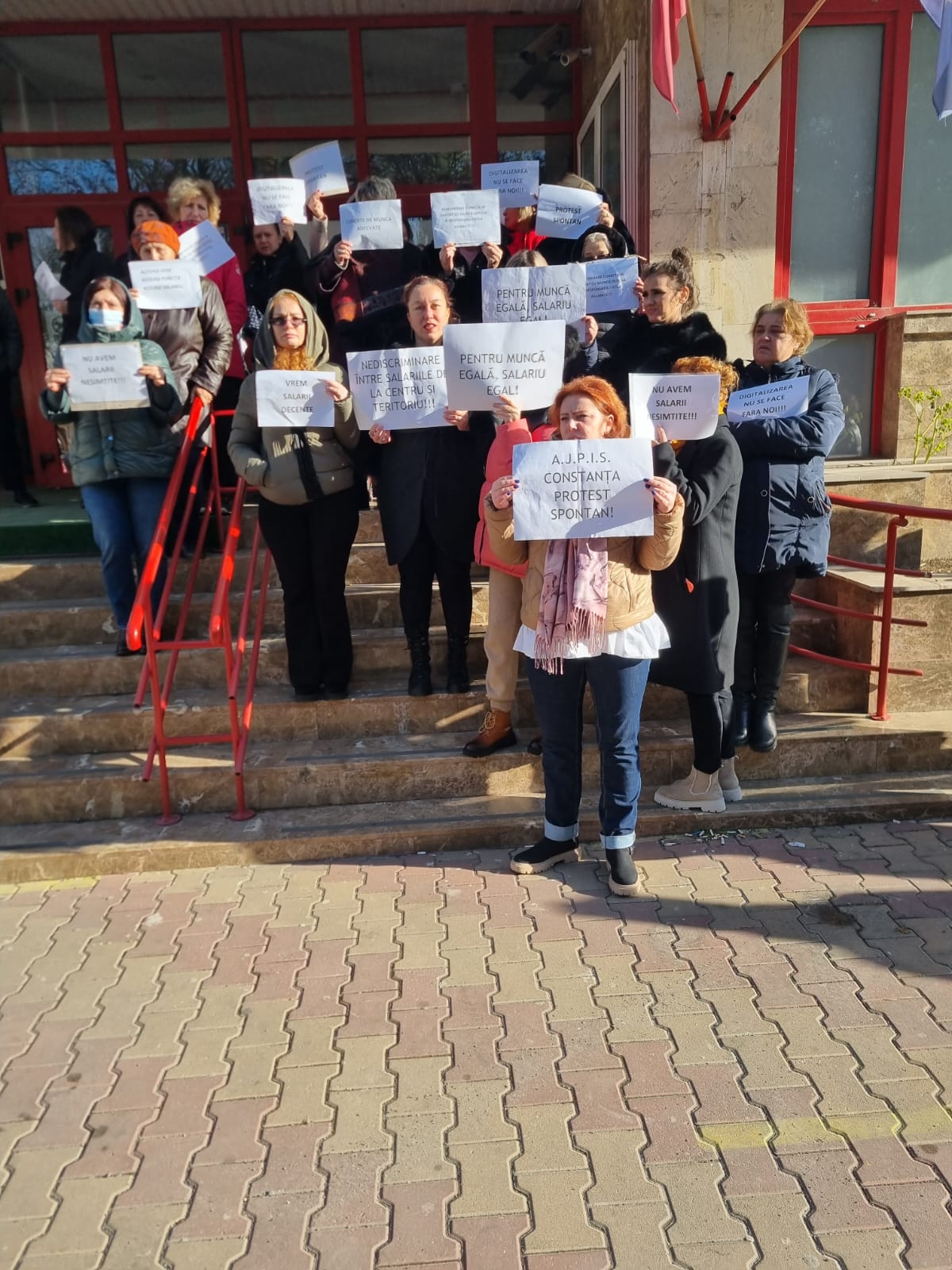 Angajații instituțiilor subordonate Ministerului Muncii vor declanșa mâine, o grevă de avertisment de două ore