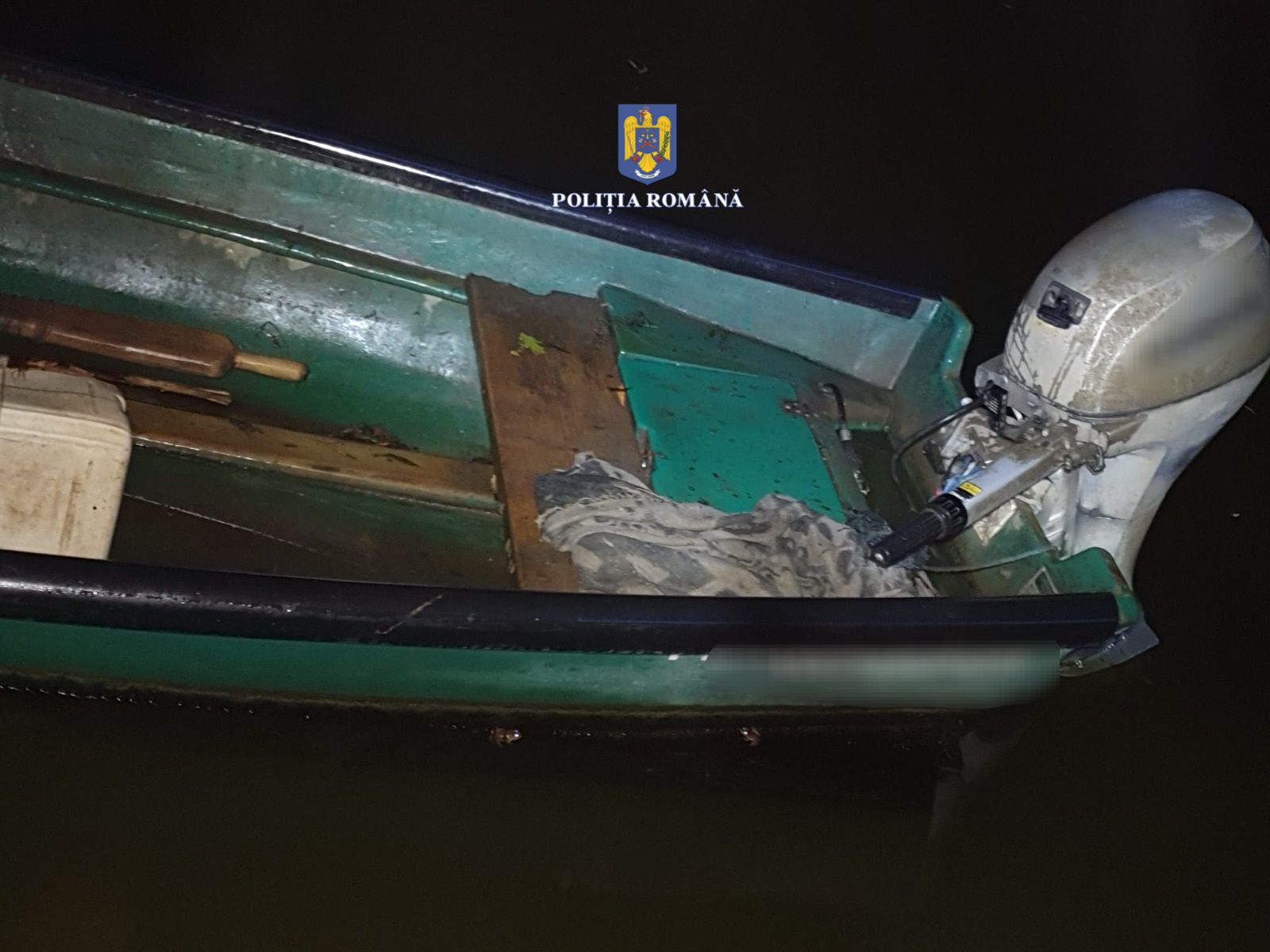 TULCEA/FOTO: Braconieri prinși de polițiști. 860 de kilograme de pește, 166 de unelte de pescuit, două autoturisme, două ambarcațiuni și două motoare au fost indisponibilizate