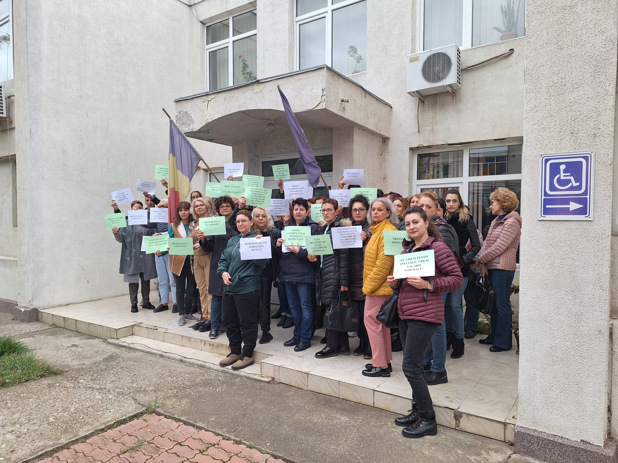 CONSTANȚA: Protest spontan al angaților DSP. Angajaţii vor mărirea salariilor ca la Casa de Asigurări de Sănătate