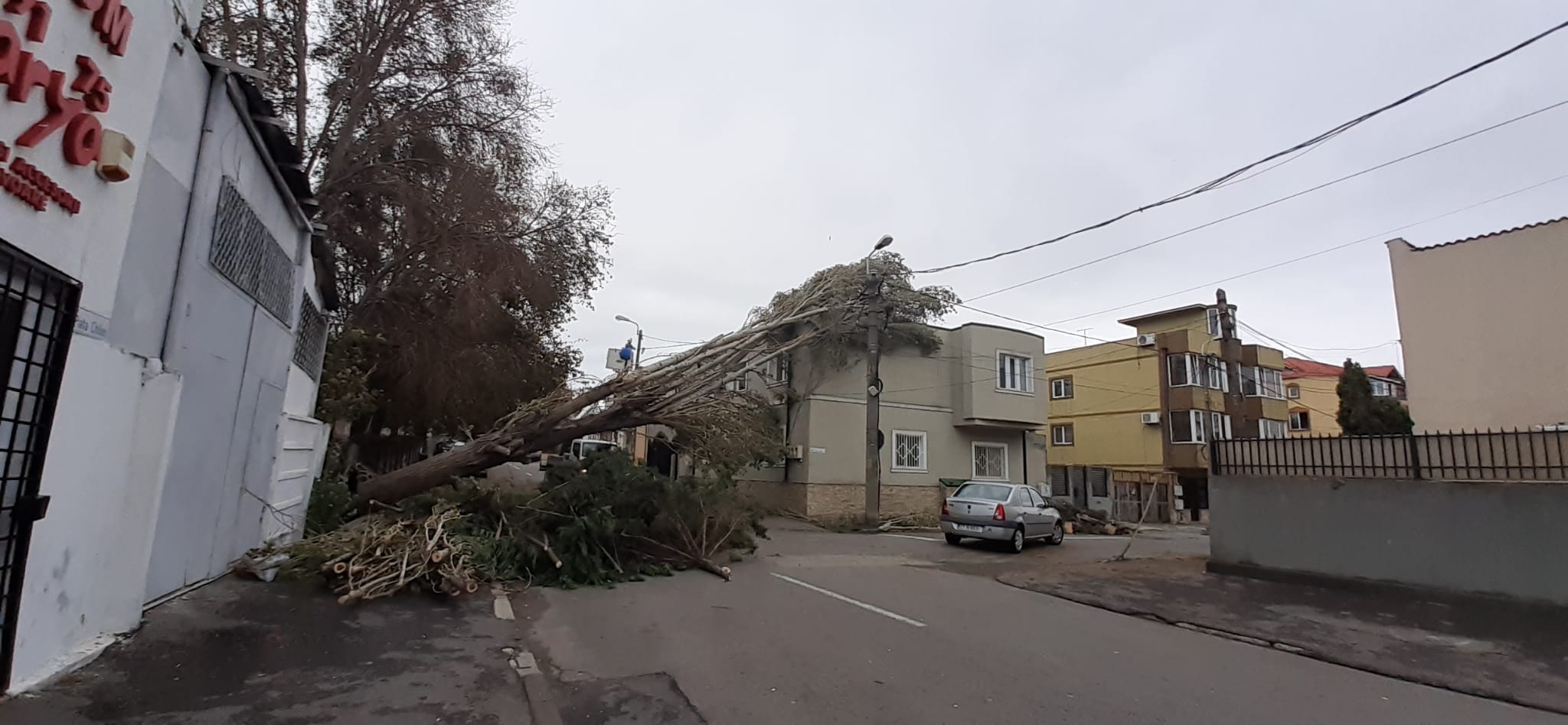 CONSTANȚA: Unde puteți sesiza problemele cauzate de furtună