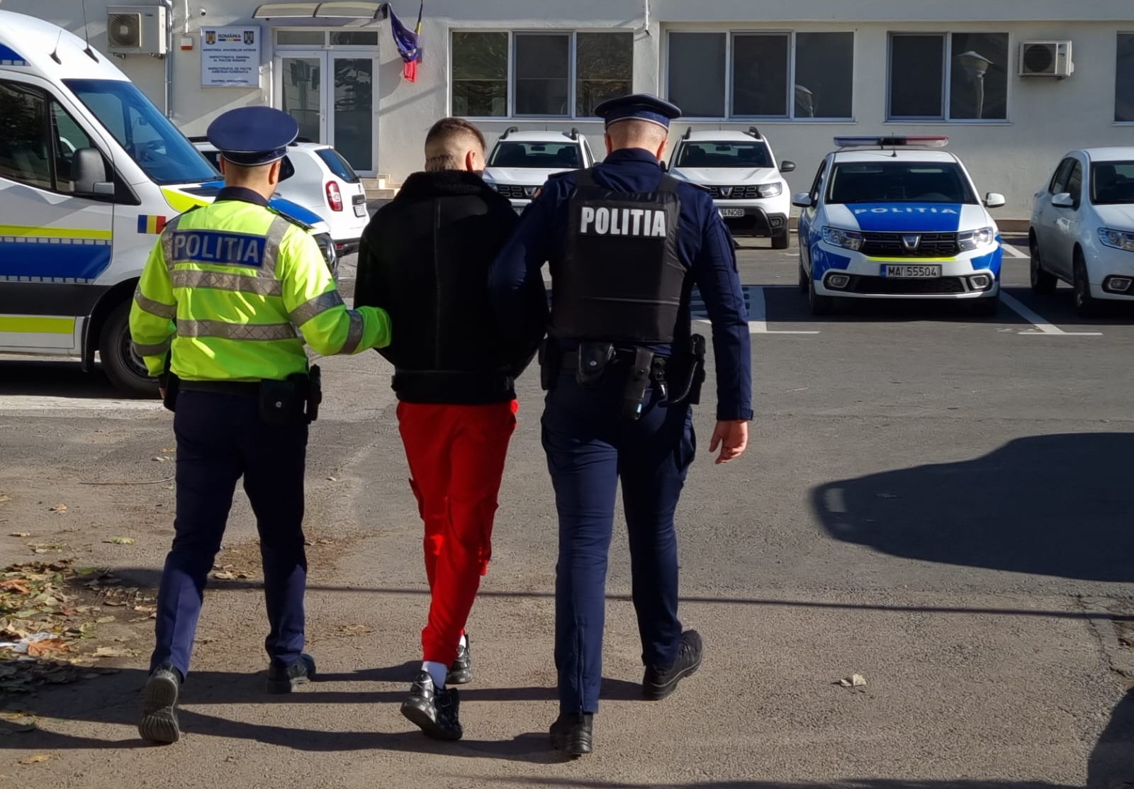 MEDGIDIA: Un bărbat și doi minori au fost reținuți pentru furt și conducerea unui vehicul fără permis