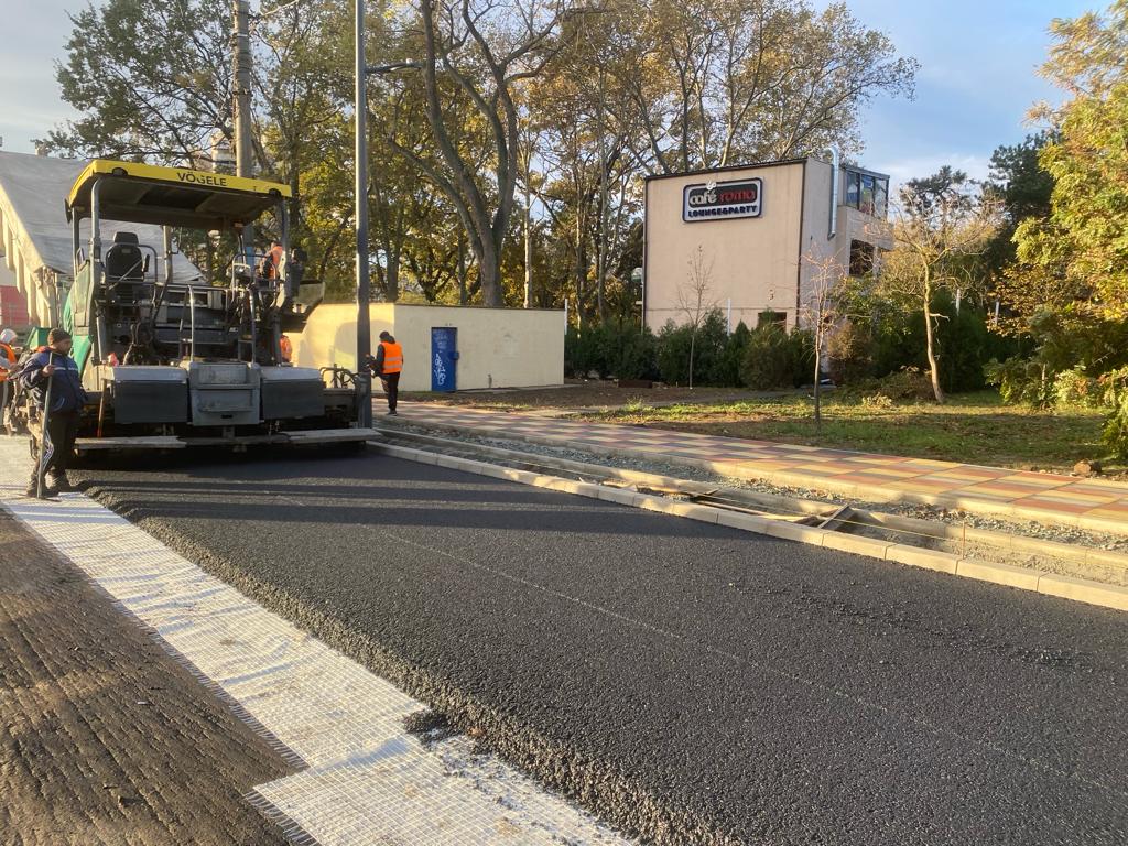 CONSTANȚA: Este asfaltat ultimul tronson al bulevardului 1 Decembrie. Restricții în trafic