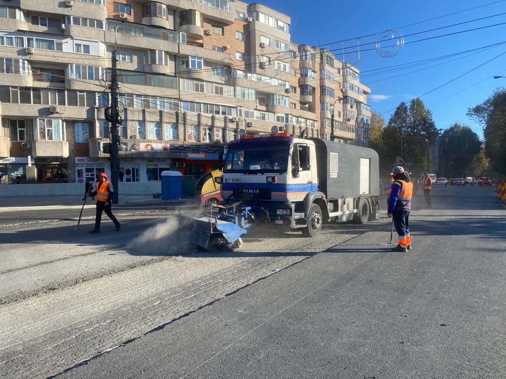 CONSTANŢA: Se circulă cu dificultate la intersecția bulevardului 1 Decembrie 1918 cu bulevardul I.C. Brătianu