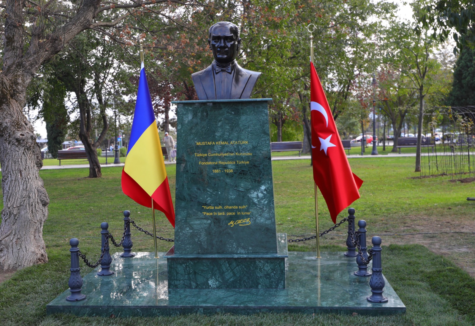 CONSTANŢA: În Parcul Arheologic a avut loc ceremonia de dezvelire a bustului fondatorului Republicii Turcia, Mustafa Kemal Atatürk
