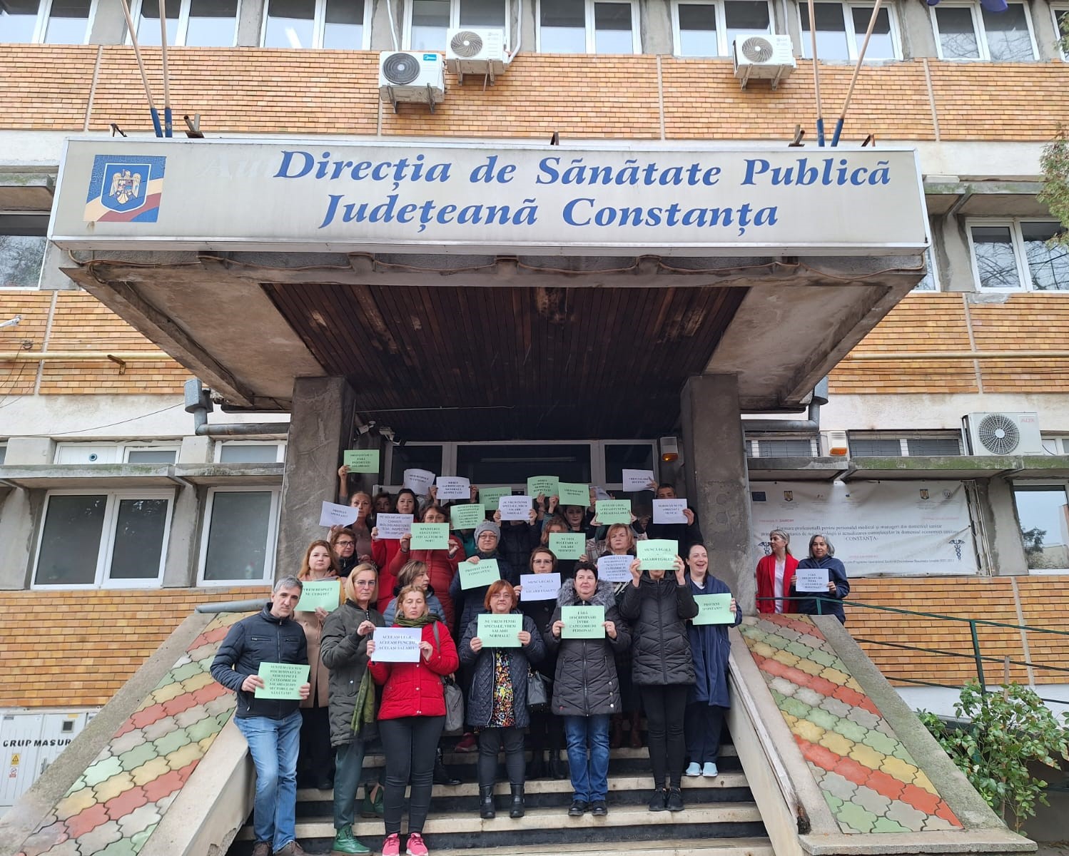 Federația Națională Sindicală ”Ambulanța” și-a suspendat protestele. Pentru sindicaliștii din DSP, a fost a șasea zi de proteste