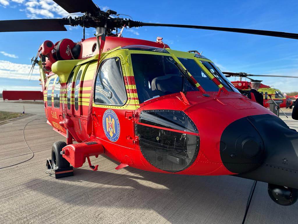Elicopterele Black Hawk, pregătite de misiuni. Două aparate ajung la Constanța
