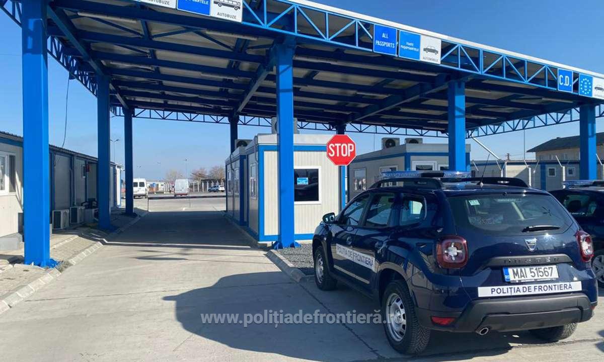 TULCEA/VIDEO: Camion plin cu marfă contrafăcută descoperit la Isaccea