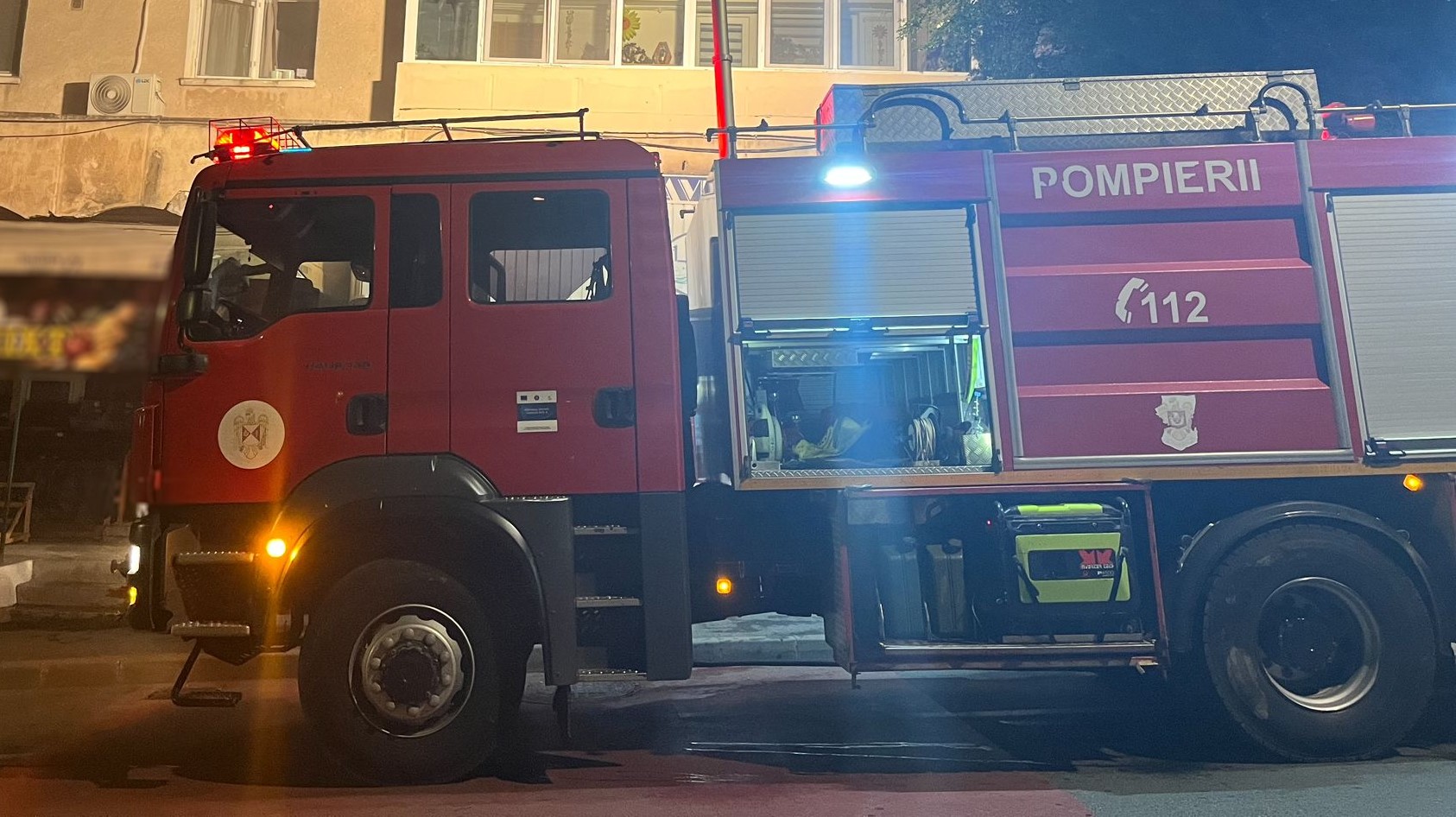 MEDGIDIA: Alertă într-un bloc de locuințe, după ce o butelie cu gaz ar fi explodat