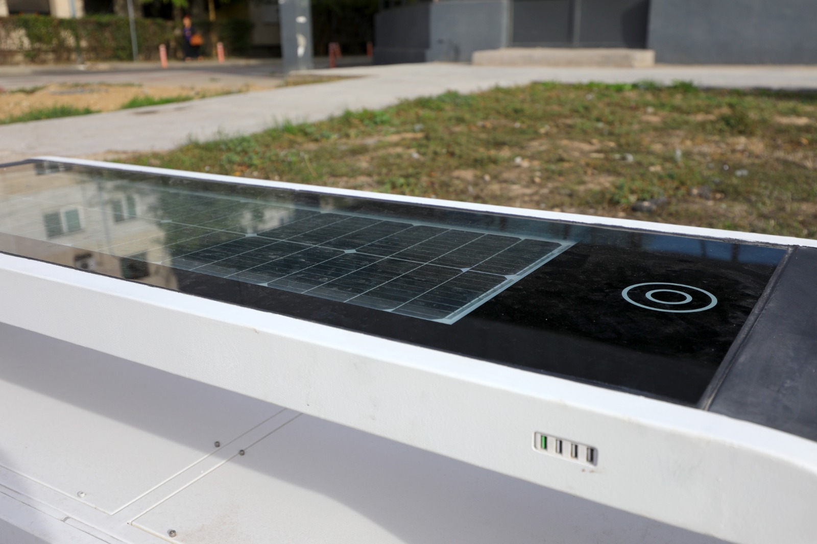 Apar primele bănci smart din Constanţa