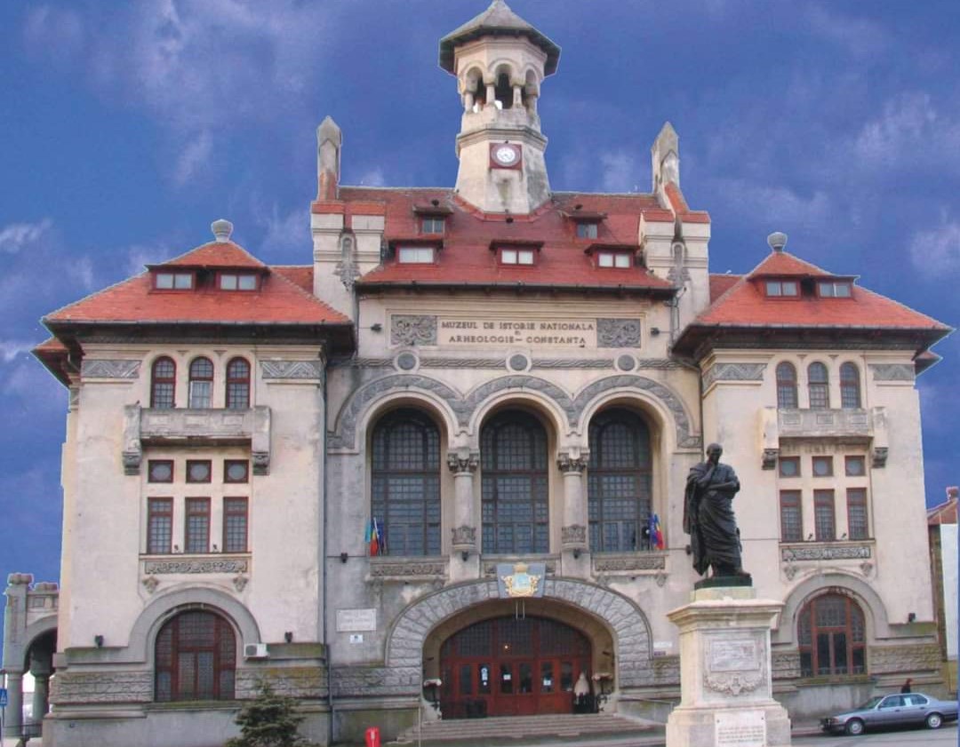 CONSTANȚA: Cad țigle din acoperișul Muzeului de Istorie Națională și Arheologie. Ca urmare, muzeul a fost închis