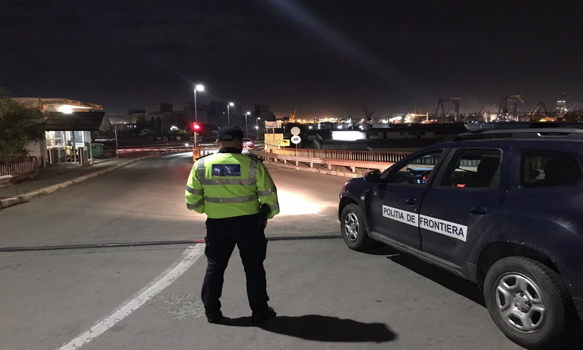 Camioane cu certificate de înmatriculare și polițe RCA false, depistate de polițiștii de frontieră în Portul Constanța