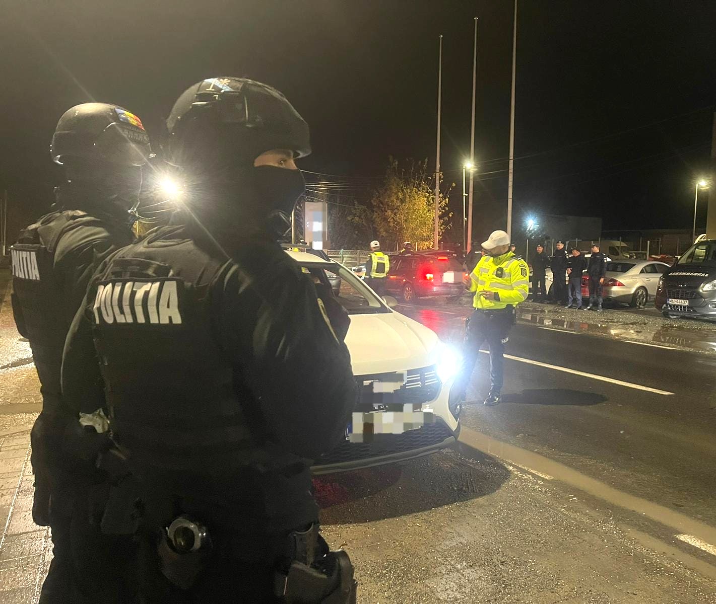 CUMPĂNA, AGIGEA: Polițiștii au legitimat peste 200 de persoane și au verificat autovehicule și societăți comerciale