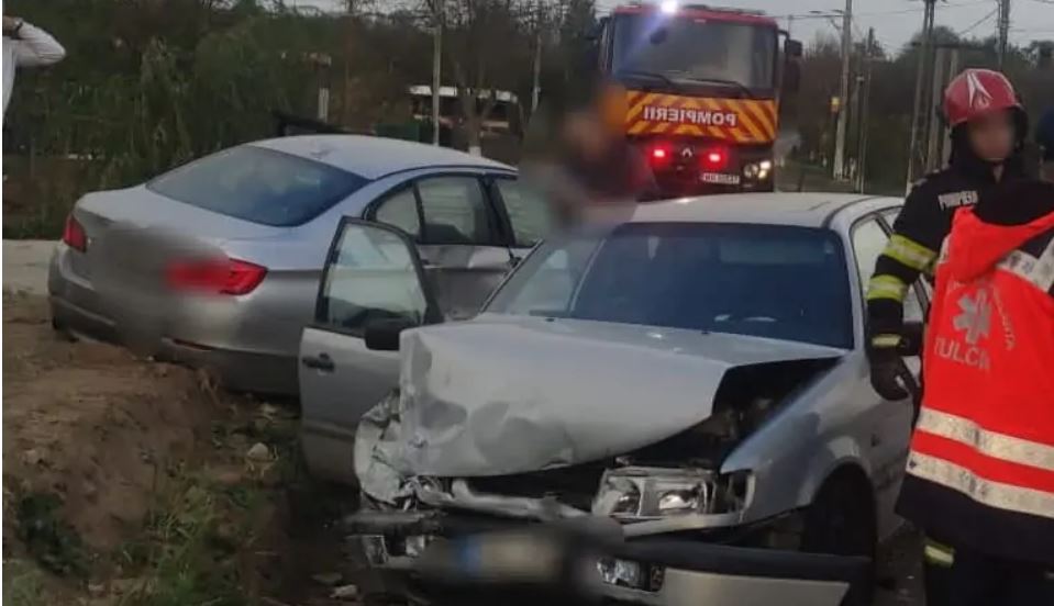 TULCEA: Două persoane rănite într-un accident rutier