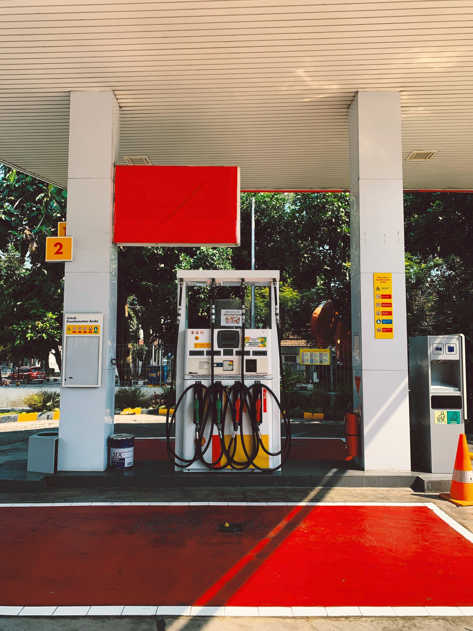 Deocamdată nu creşte preţul carburanţilor la pompă, în contextul războiului din Israel