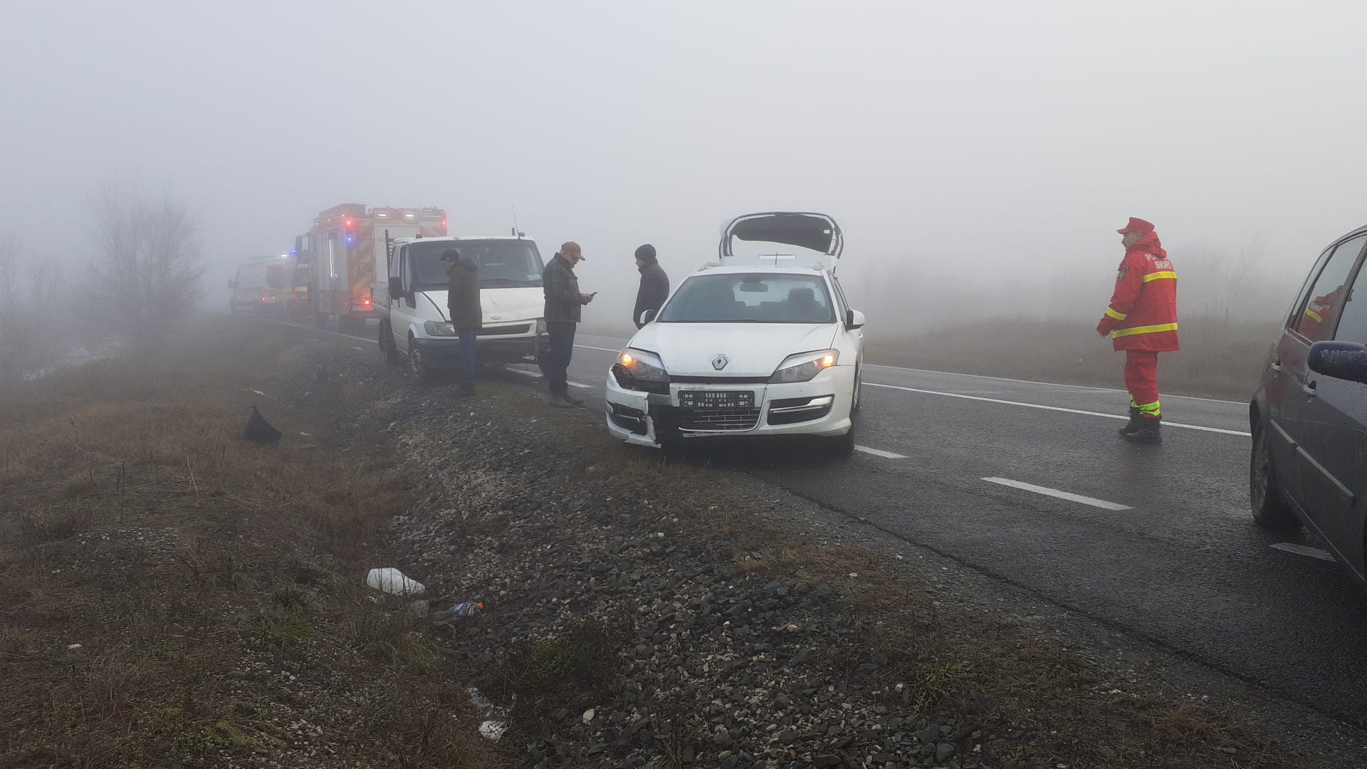 Judeţul CONSTANŢA: Un accident rutier în care au fost implicate trei maşini și un autocamion, s-a produs în localitatea Mihai Viteazu