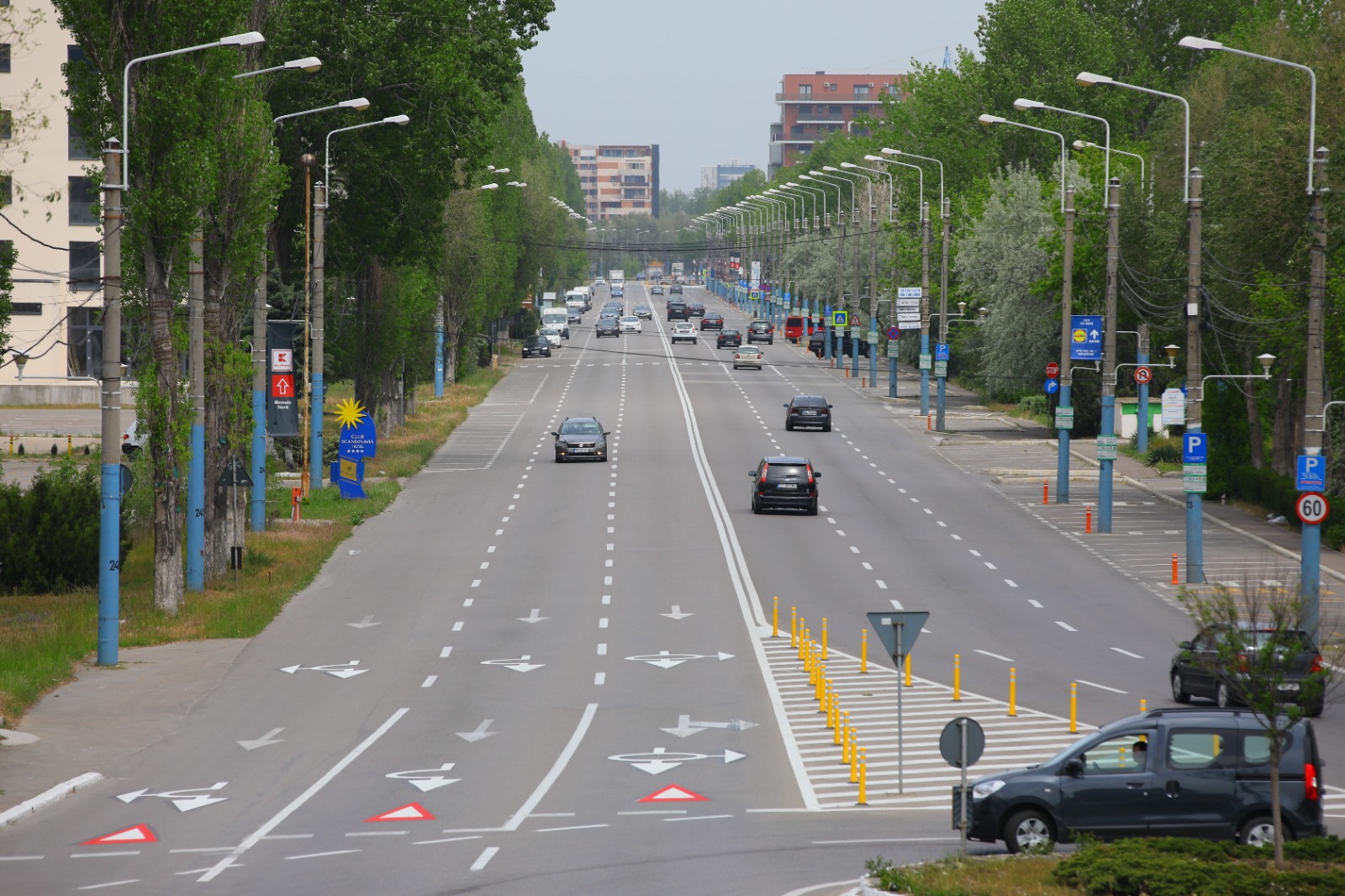 CONSTANȚA: Proiectul de eliminare a locurilor de parcare de pe bulevardul Mamaia a picat la votul aleșilor locali