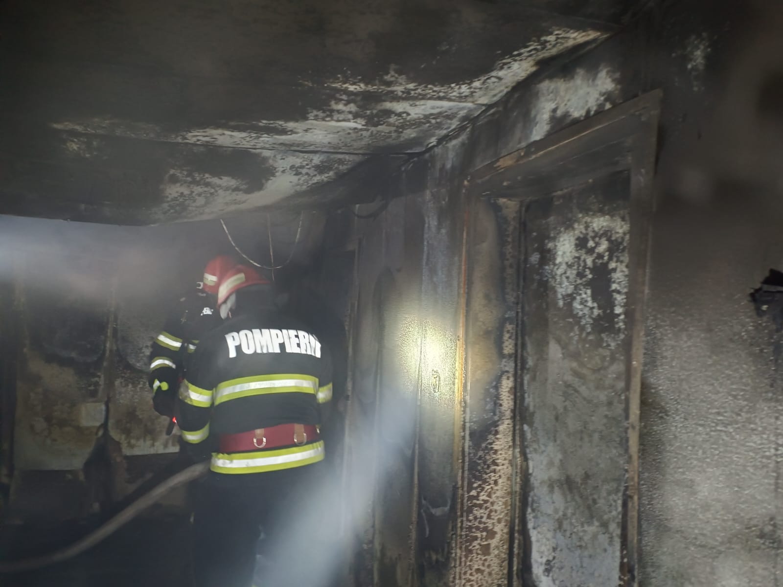 TULCEA: Incendiu la o navă cu cereale