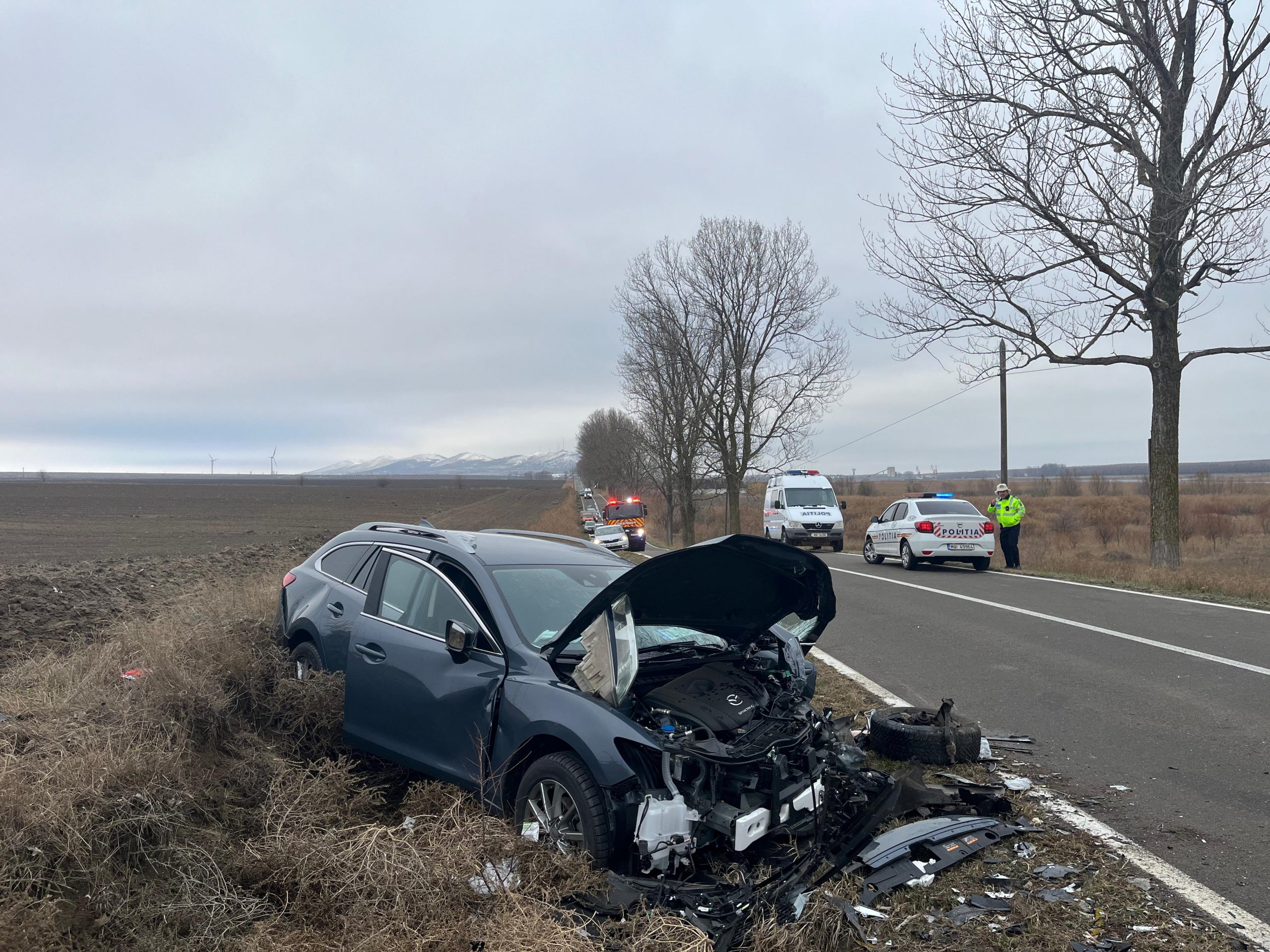 TULCEA/FOTO: Accident rutier grav. Două persoane au rămas încarcerate