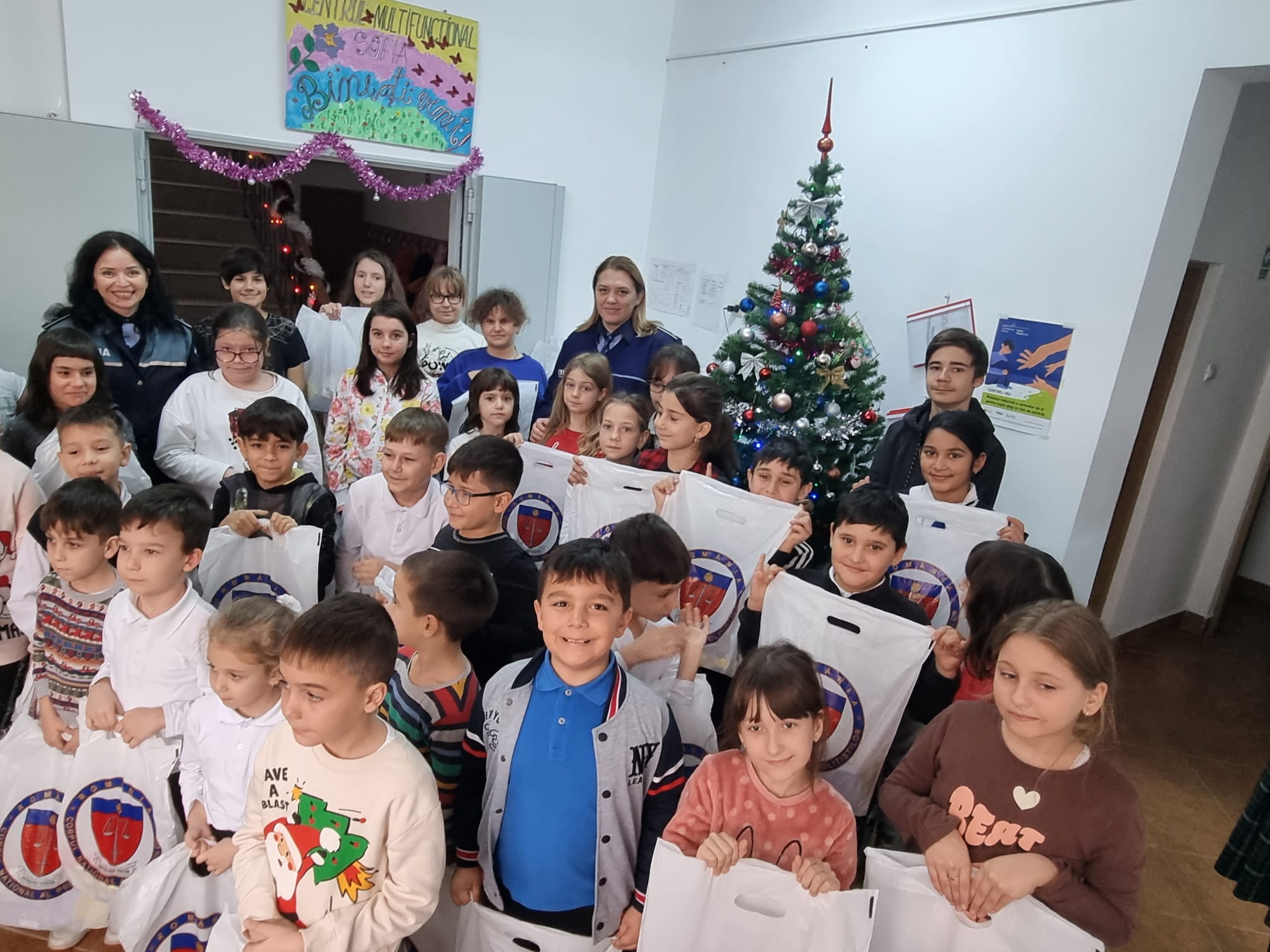 TULCEA: Sania lui Moș Crăciun a ,,aterizat” la copiii de la Centrul Multifuncțional ,,Sofia”