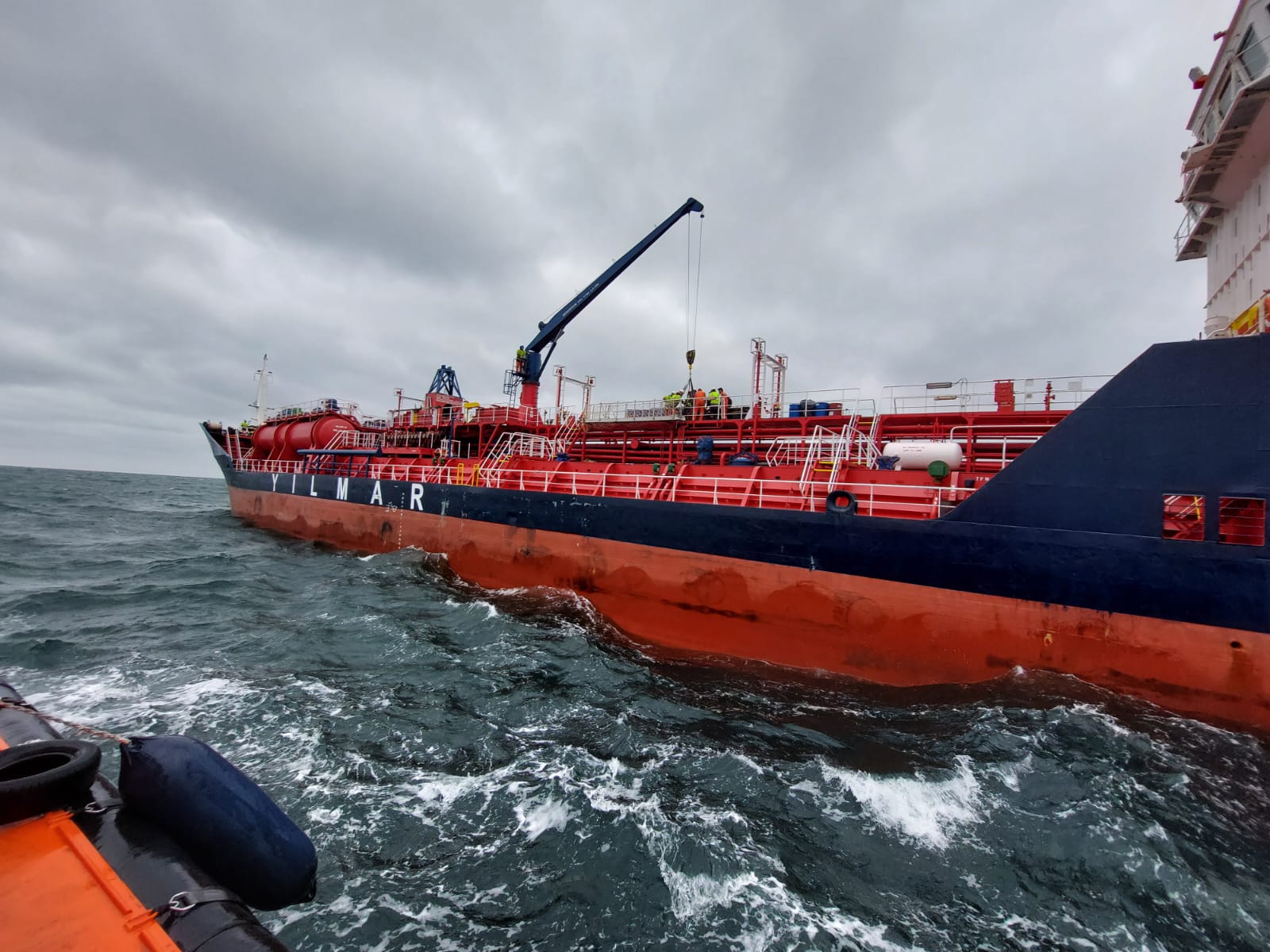 VIDEO: Marinar rănit evacuat de urgență de la bordul unei nave