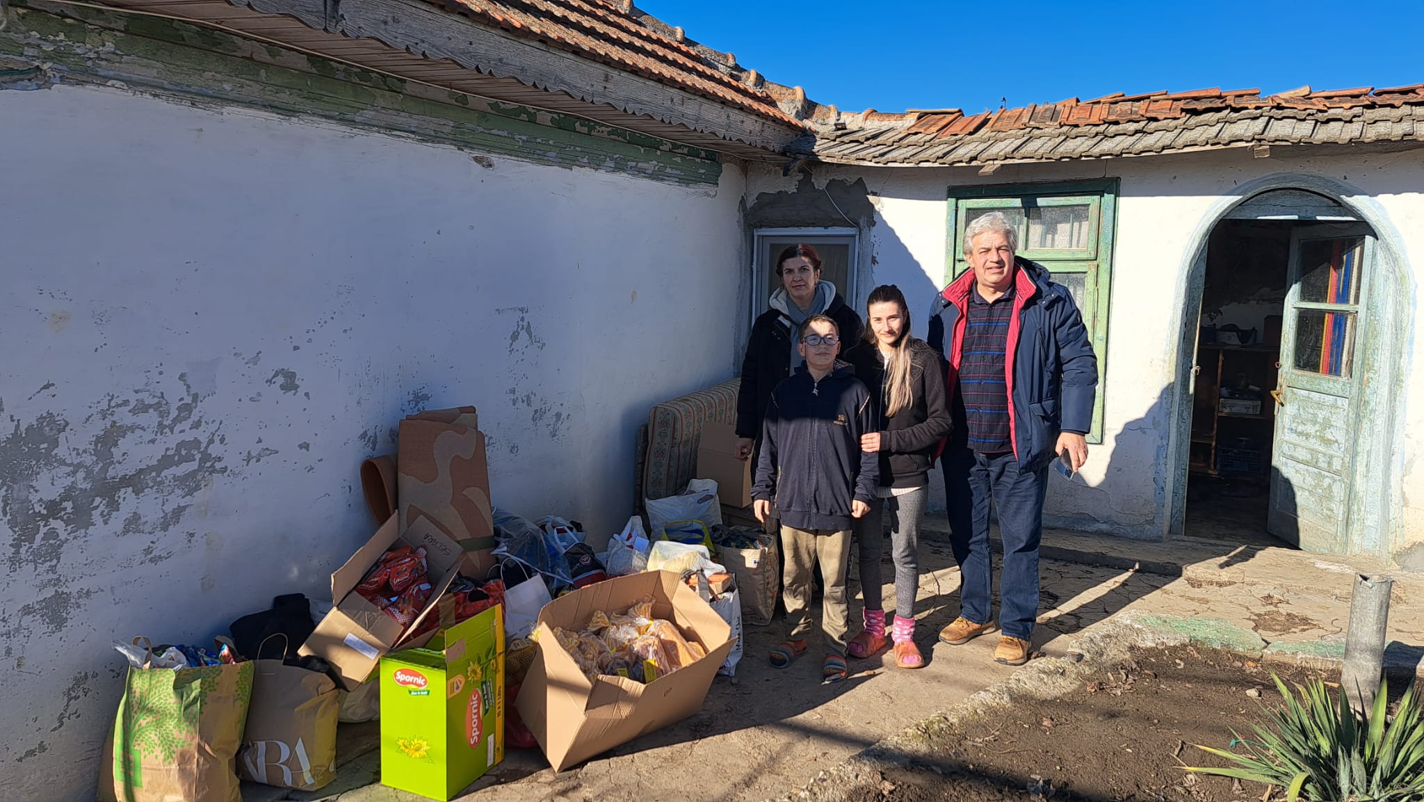 Campania umanitară ”Pe Urmele lui Moș Crăciun”, desfășurată de Radio Constanța, a ajuns în comuna Chirnogeni și în satul Plopeni