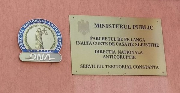 CONSTANȚA: Procurorii DNA au sesizat instanța în cazul unui fost inspector școlar, acuzat de trafic de influență