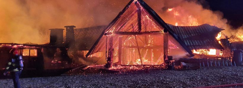 Raed Arafat cere modificarea legislaţiei după incendiul de la Ferma Dacilor