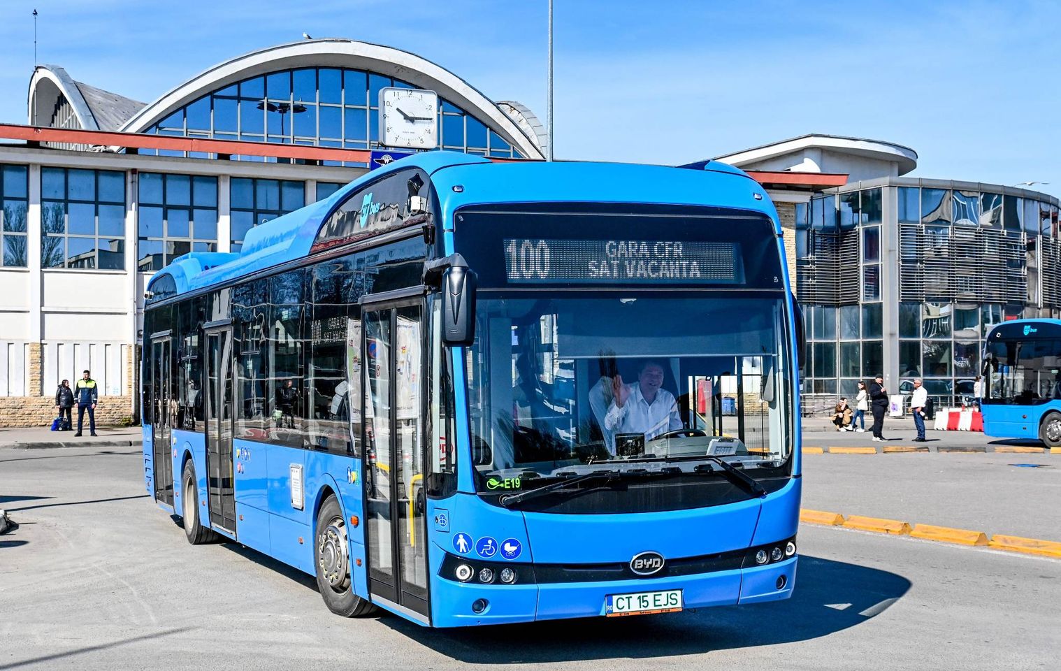 CONSTANȚA: Trasee deviate pe mai multe linii CT Bus și o stație suspendată temporar, în zona Gării CFR, din cauza unei avarii