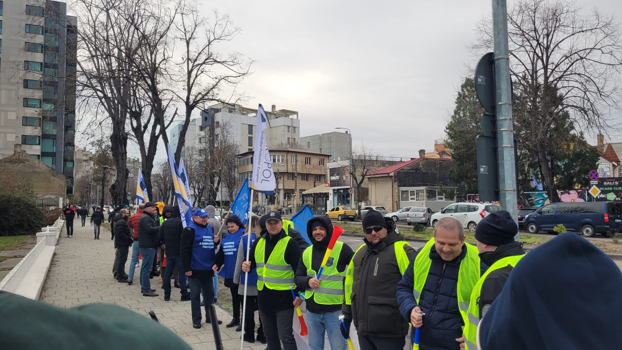 AUDIO-VIDEO: Polițiștii constănțeni protestează în stradă