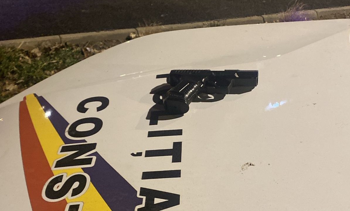 CONSTANȚA: Individ reținut, după ce l-a amenințat cu arma pe un alt bărbat