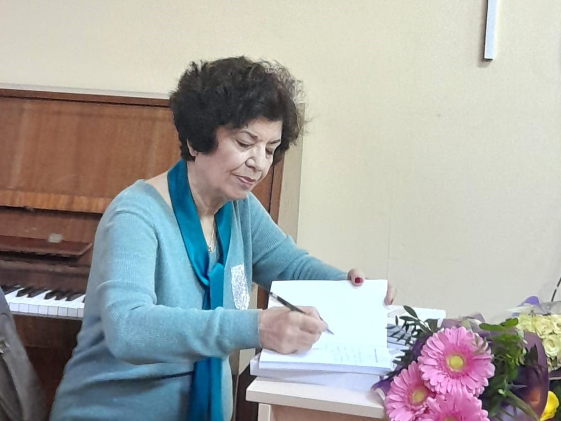 AUDIO | Aura Văceanu și-a lansat volumul „Colinde, colindat, mituri”, în care a adunat bogăția datinilor din universul rural românesc