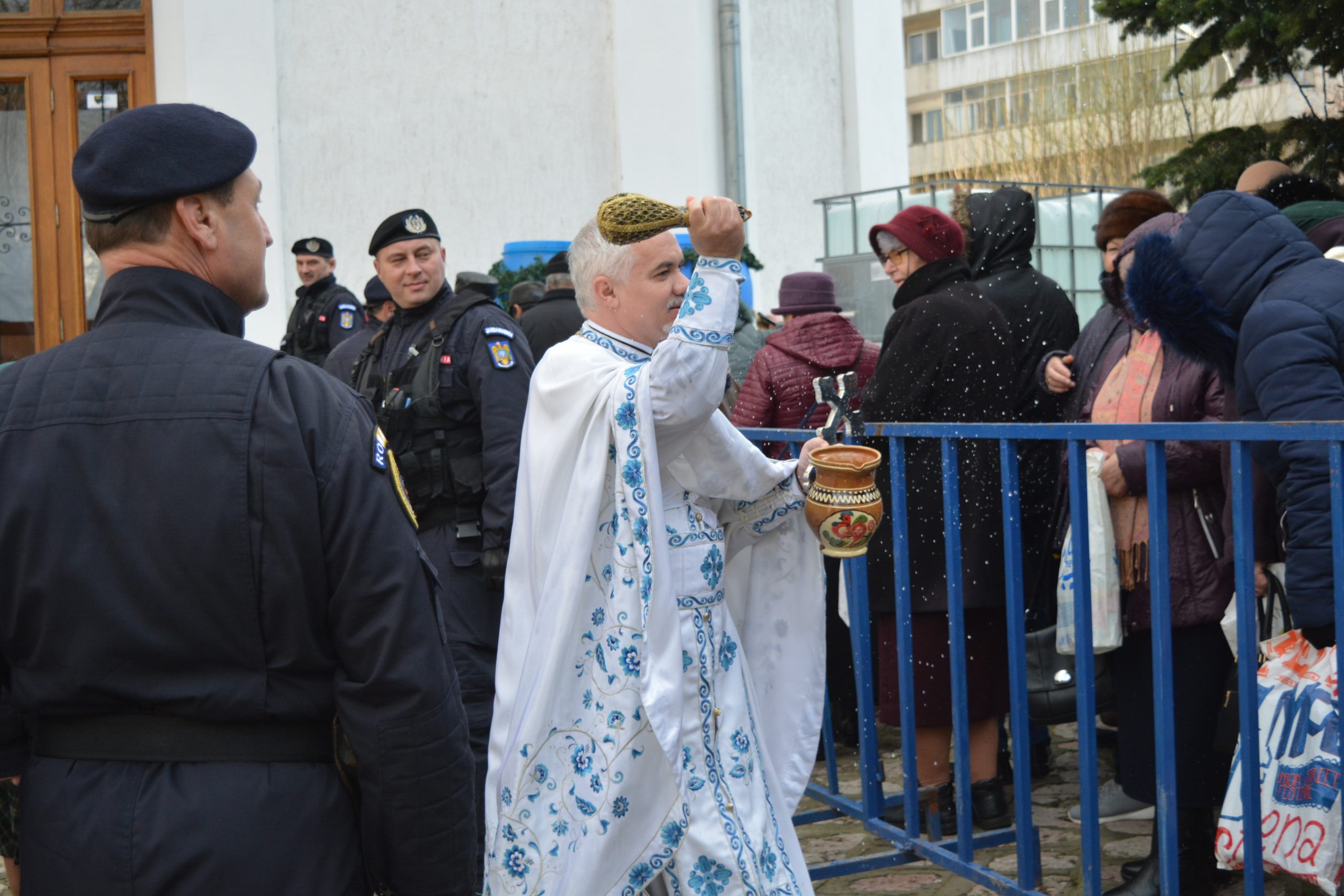 TULCEA: Jandarmii, prezenţi la manifestările religioase de Bobotează