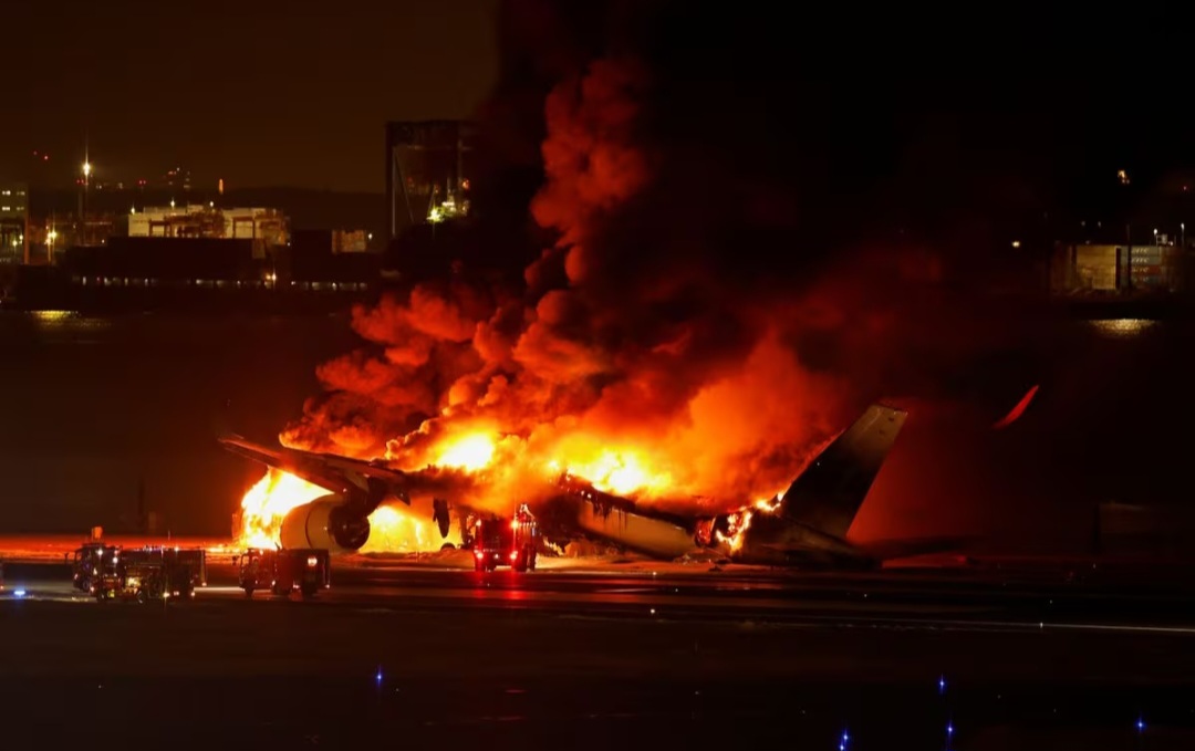 Japonia: Cinci morţi în coliziunea a două avioane pe Aeroportul Haneda din Tokyo