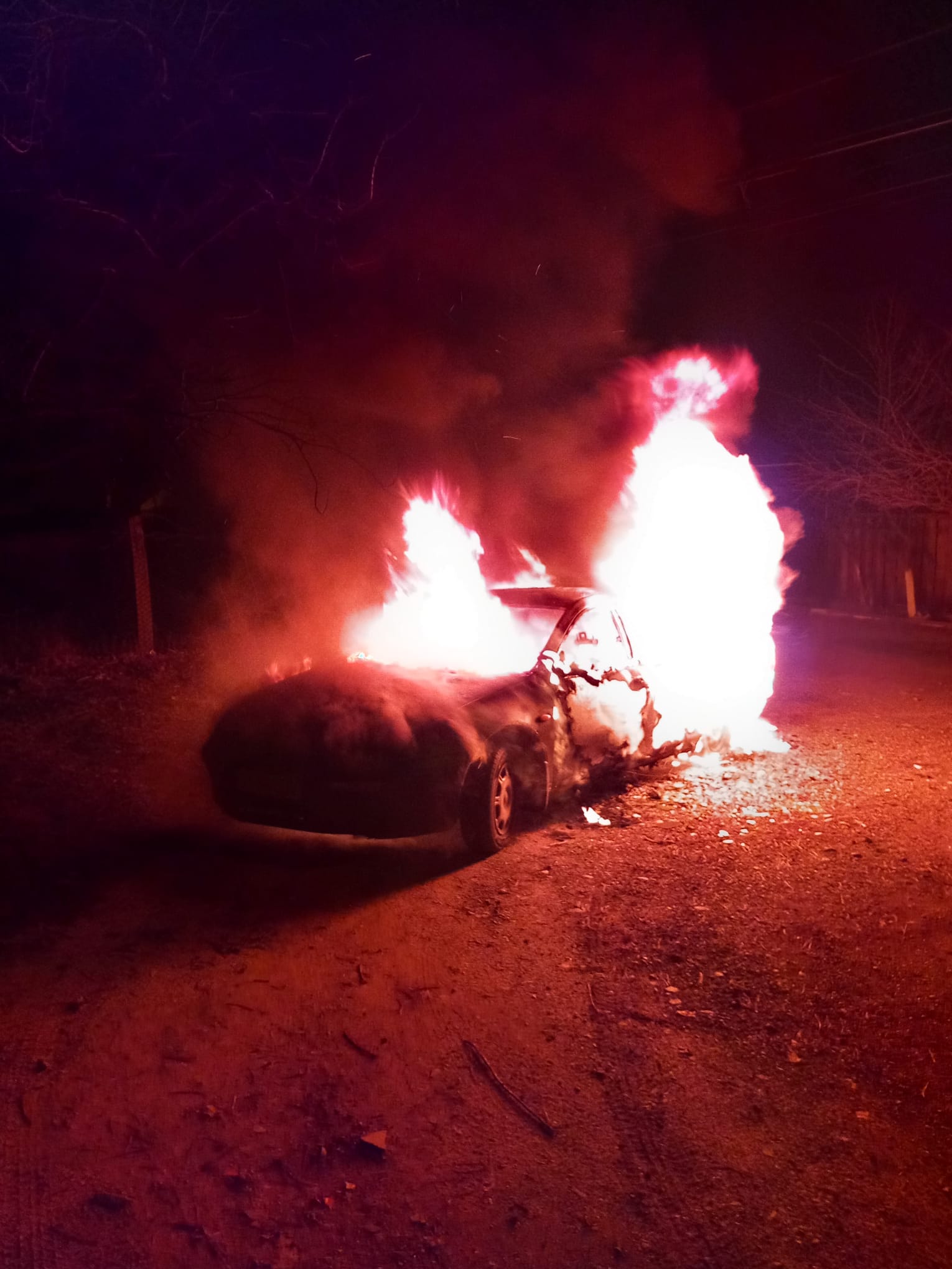 FOTO/EFORIE: Autoturism distrus într-un incendiu