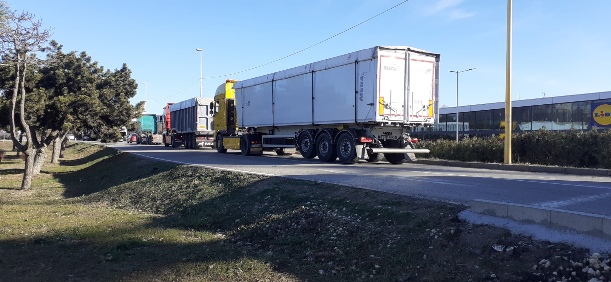 CONSTANȚA/VIDEO: Transportatorii protestează! Traficul se desfășoară cu dificultate