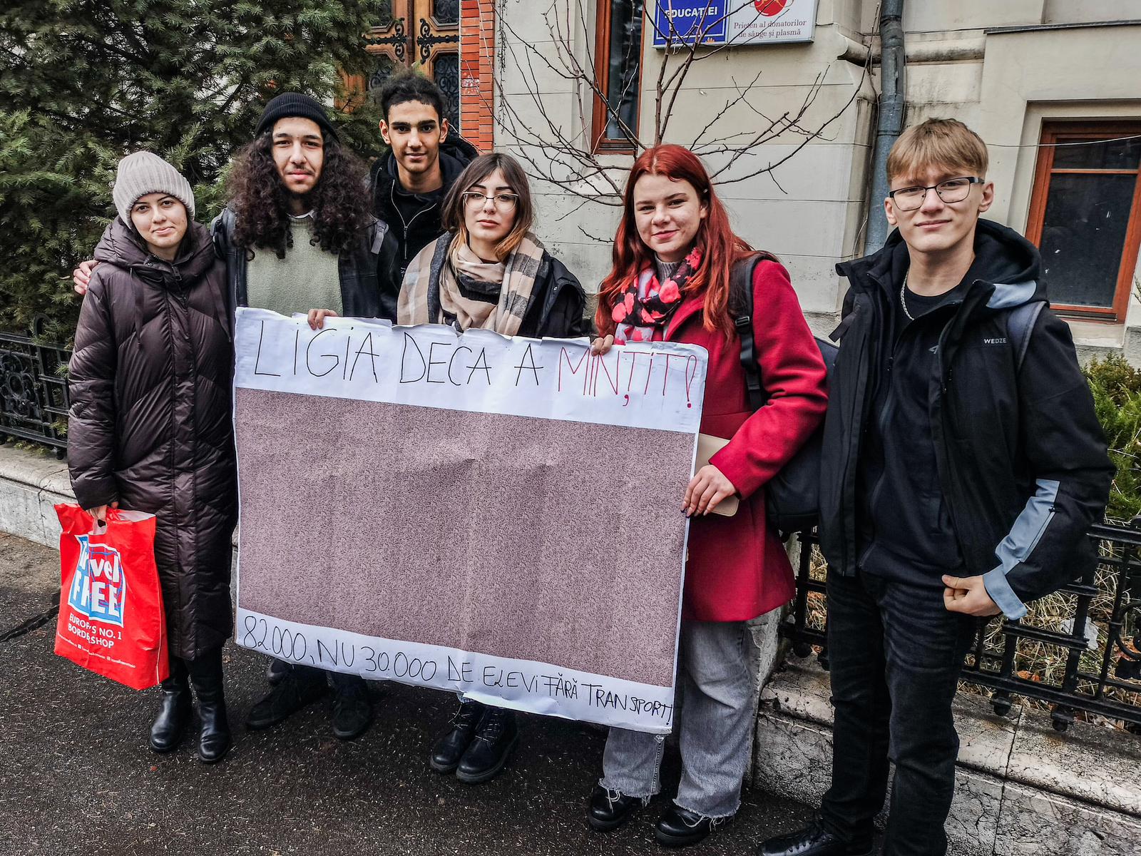 Asociația Elevilor din Constanța: “Numărul elevilor fără transport gratuit este 82.000”