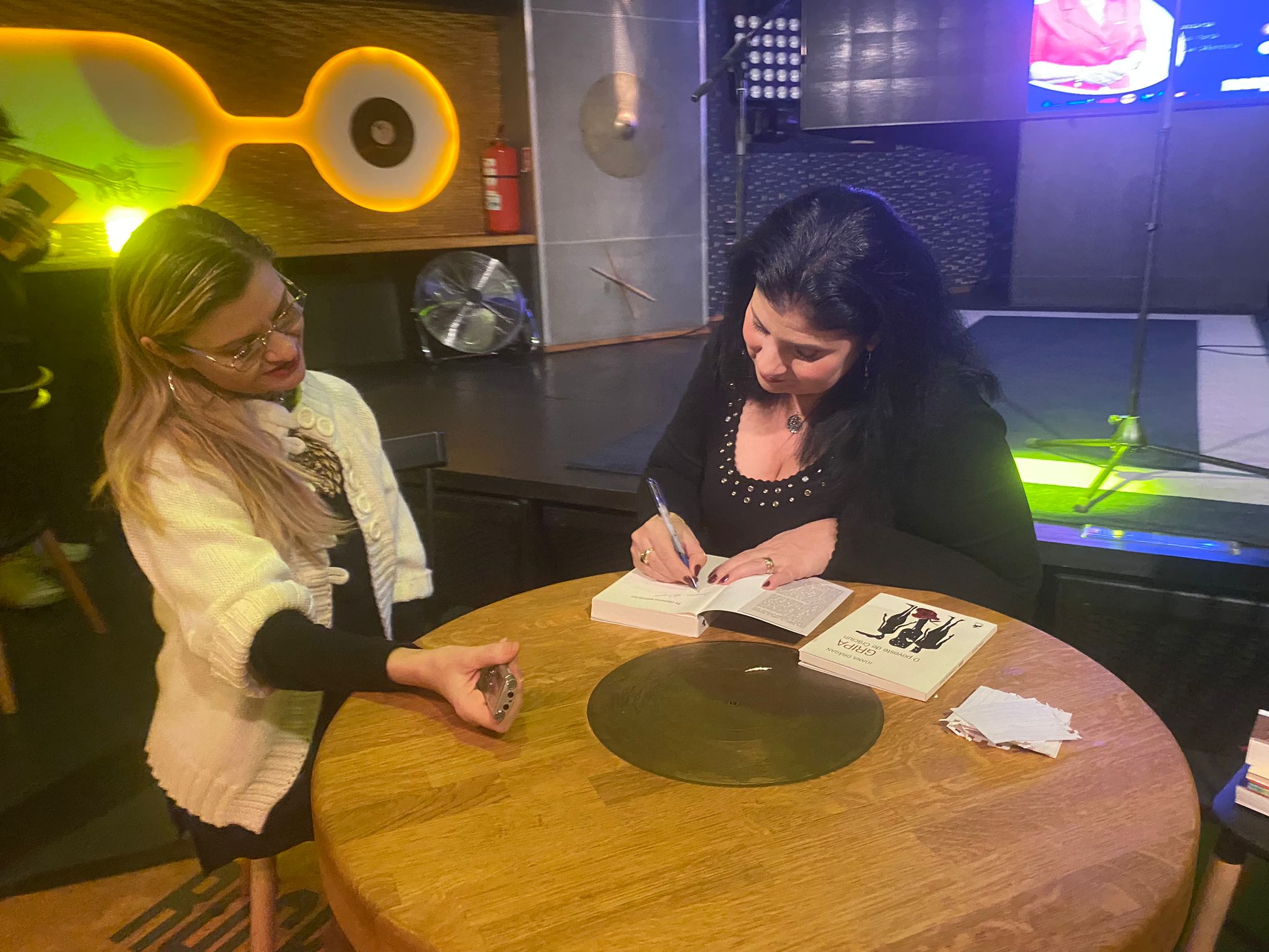 Lectură și taifas literar cu scriitoarea Ioana Drăgan, într-un eveniment al Asociației KULTurale
