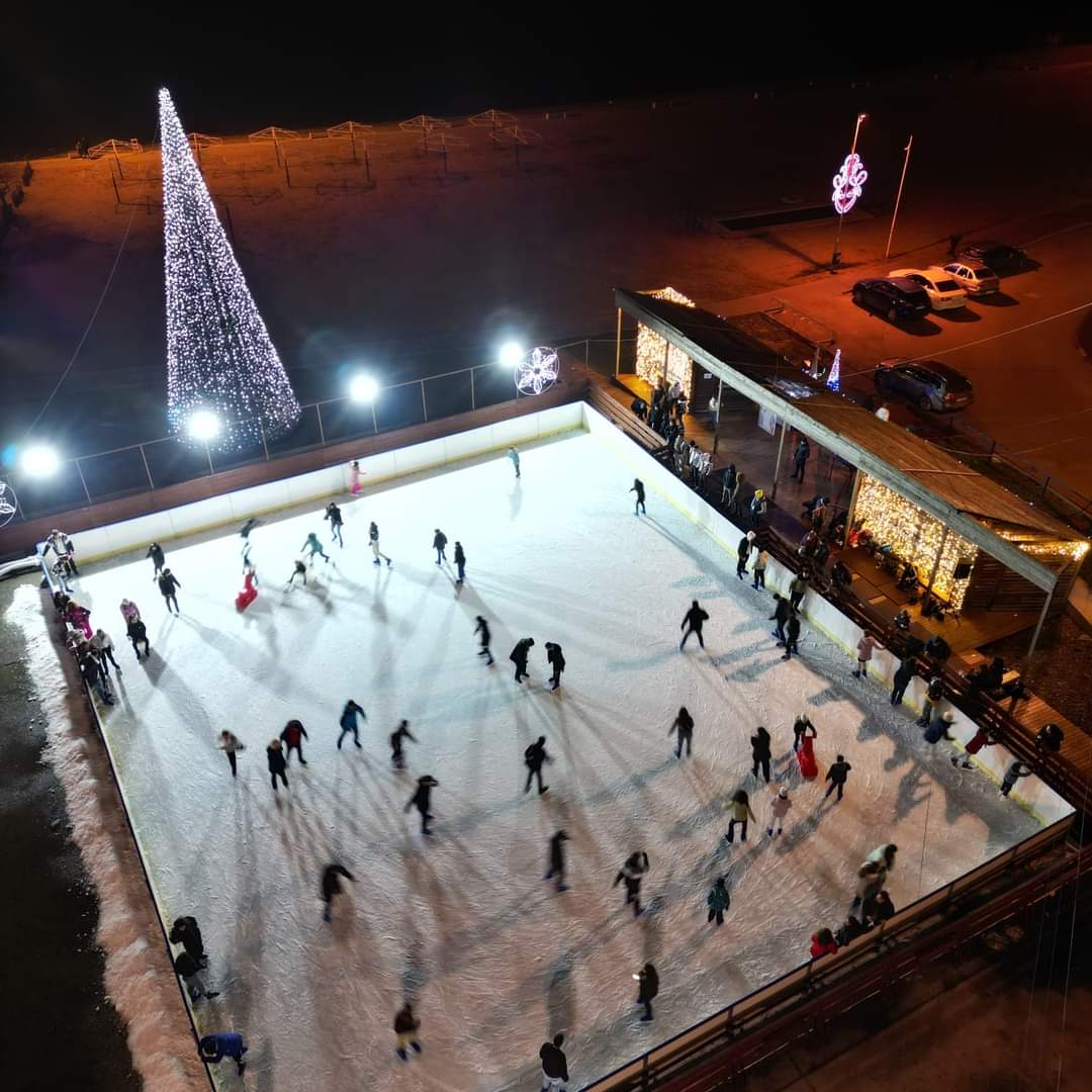 TULCEA: Patinoarul este deschis, zilnic, între orele 10.00 și 22.00