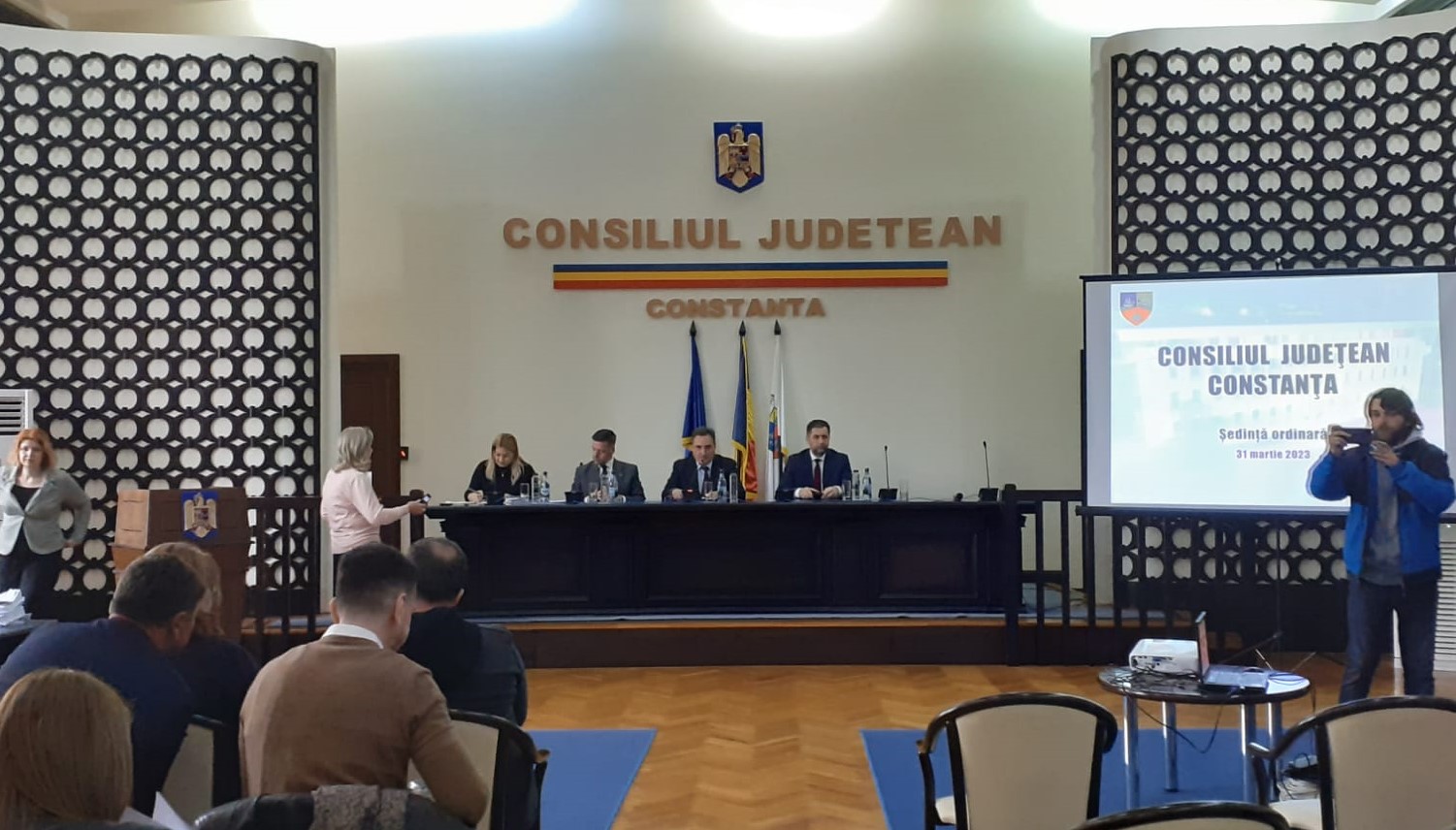 Sumele forfetare pentru transportul elevilor navetiști, unul dintre proiectele dezbătute în prima ședință CJC din acest an