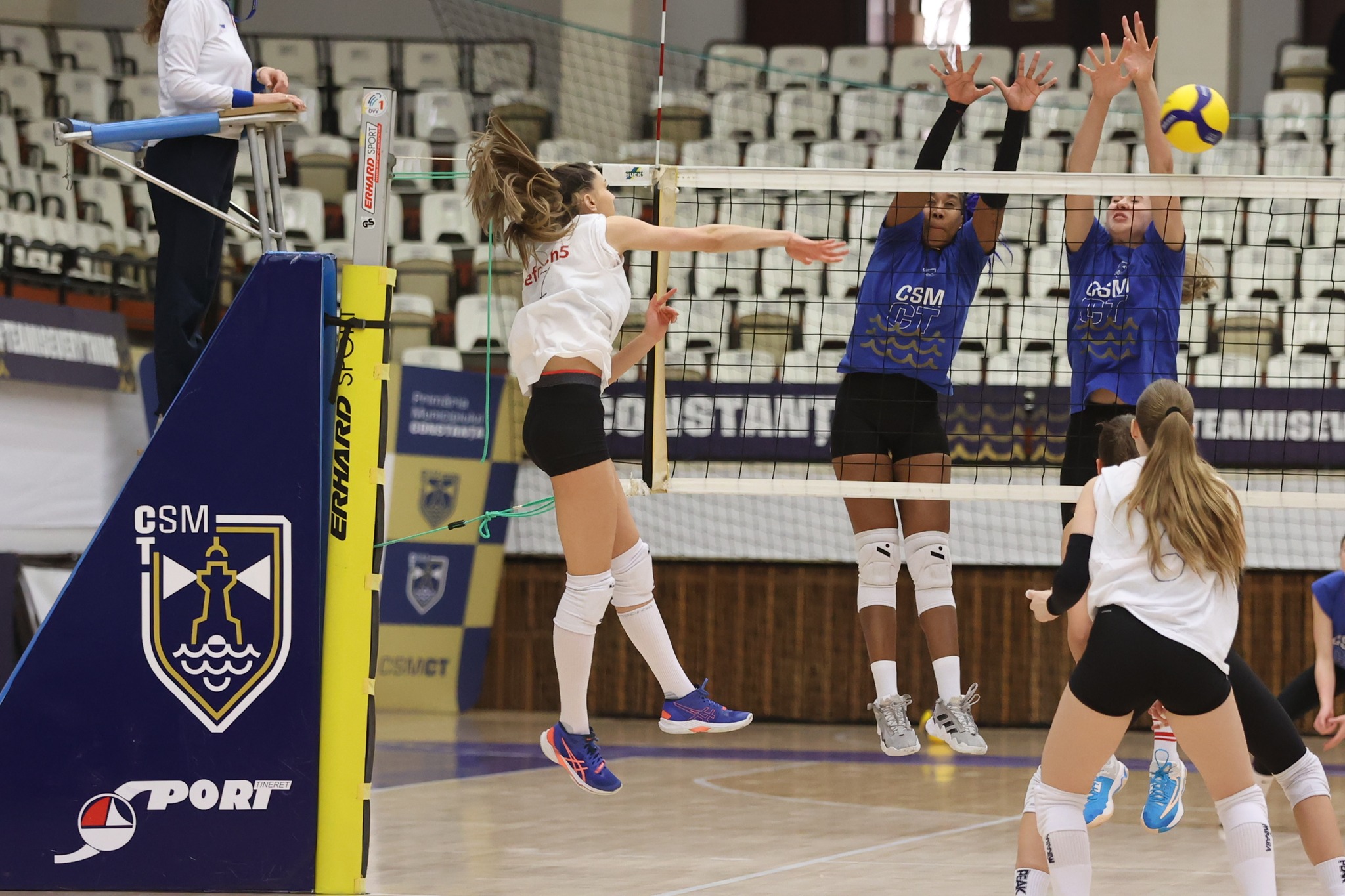 Meci de pregătire la Constanța pentru naționala feminină U17 de volei a României