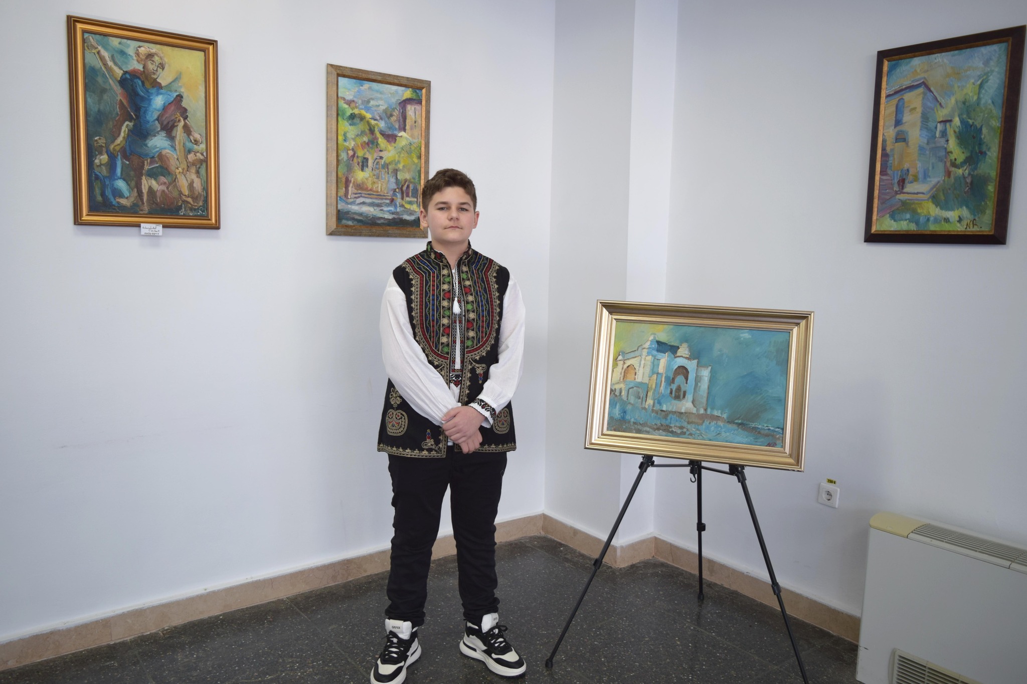 CONSTANȚA: La Muzeul Marinei a fost vernisată expoziția de pictură a tânărului artist Robert Niculae